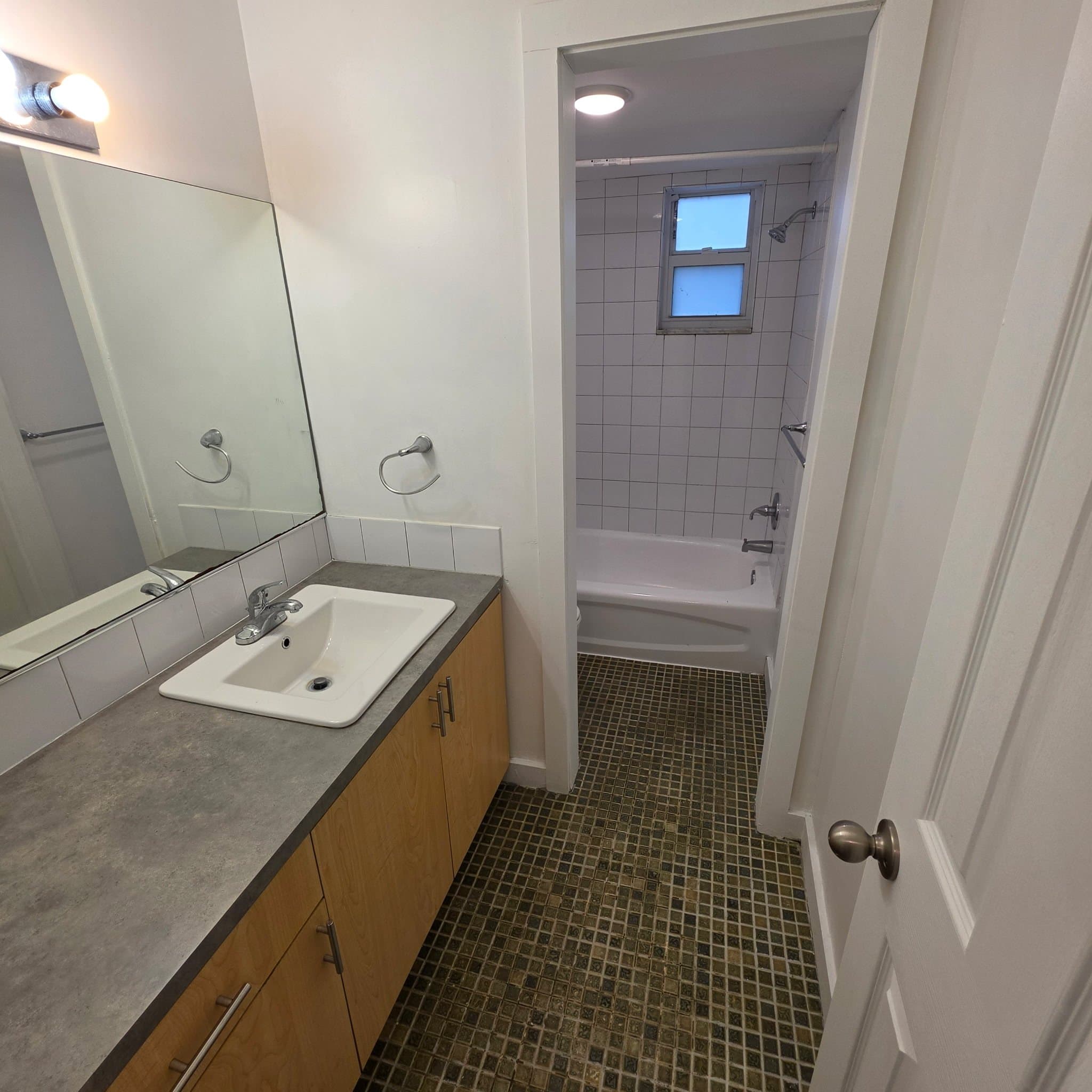 Hollywood Apartment: 1638 Dewey st