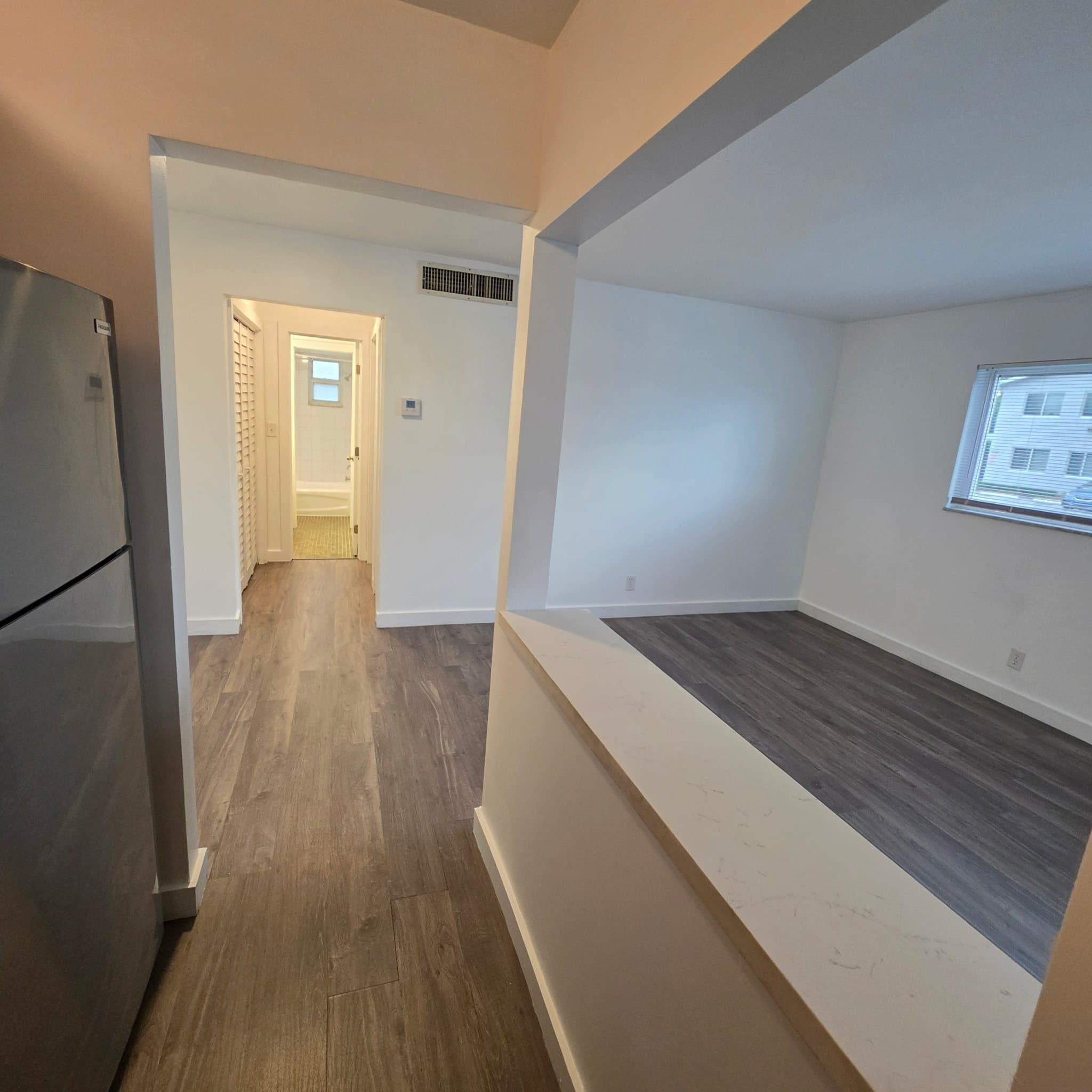 Hollywood Apartment: 1638 Dewey st