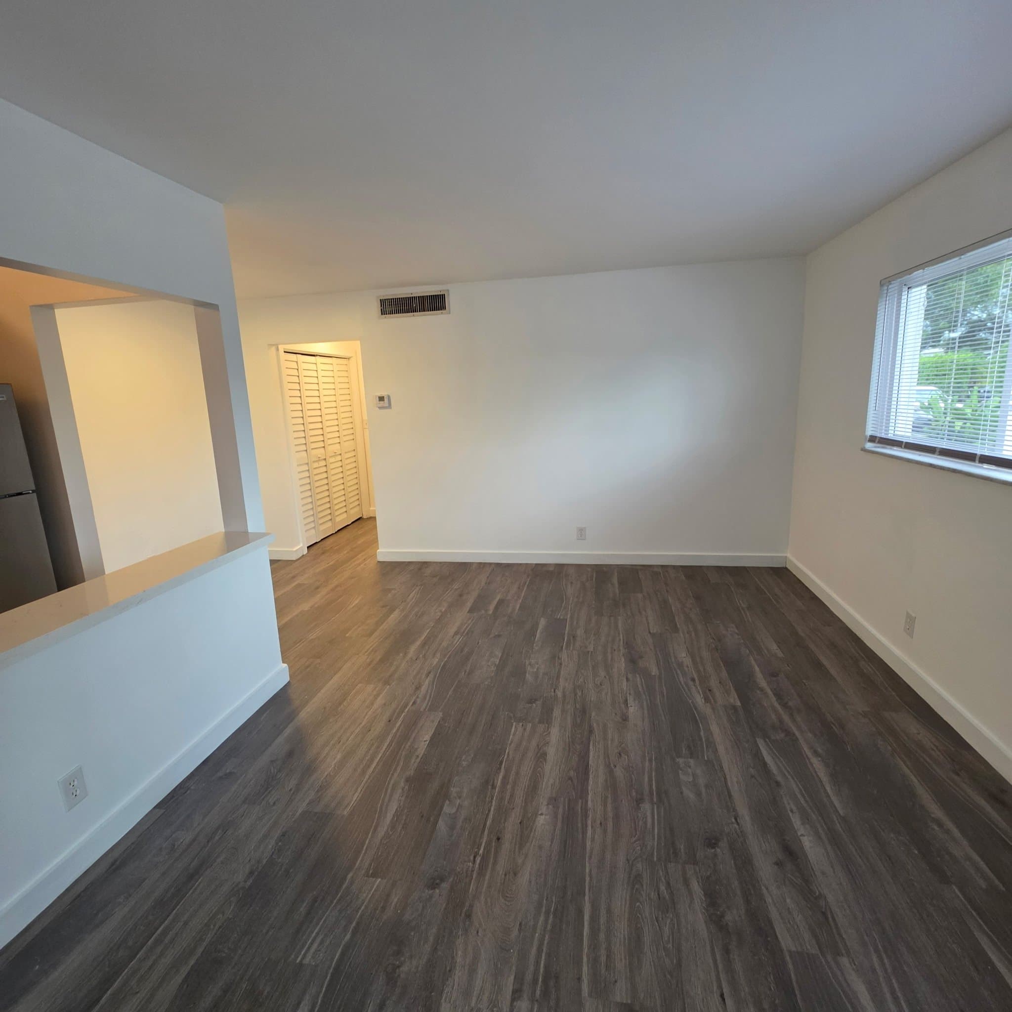 Hollywood Apartment: 1638 Dewey st