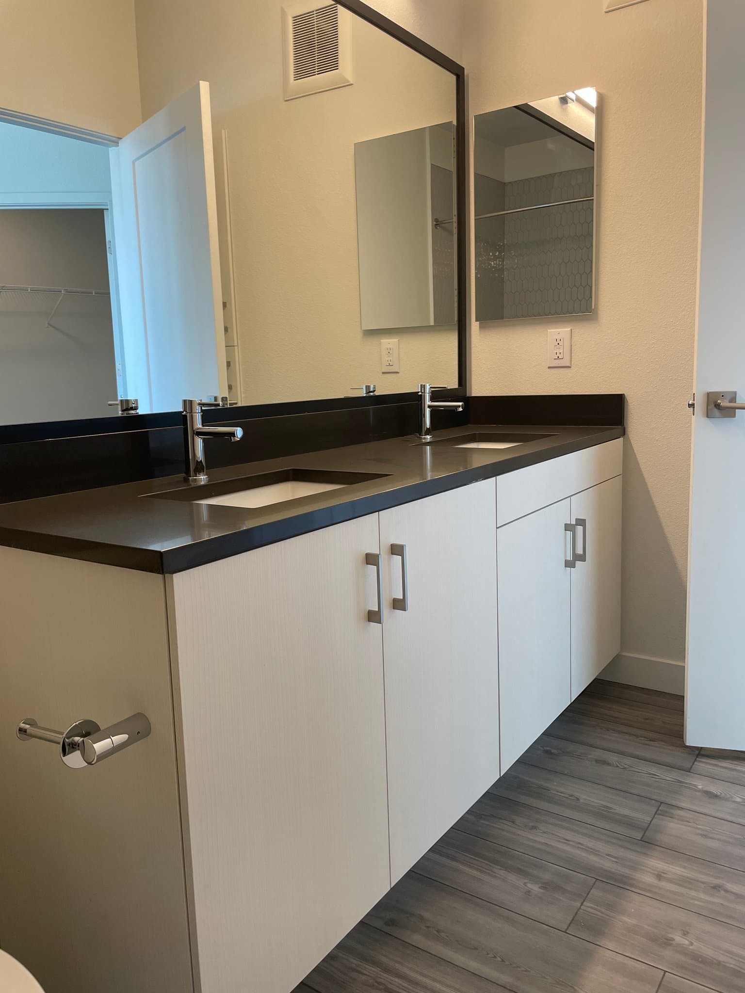 Aurora Single Room: 12600 E Colfax Ave