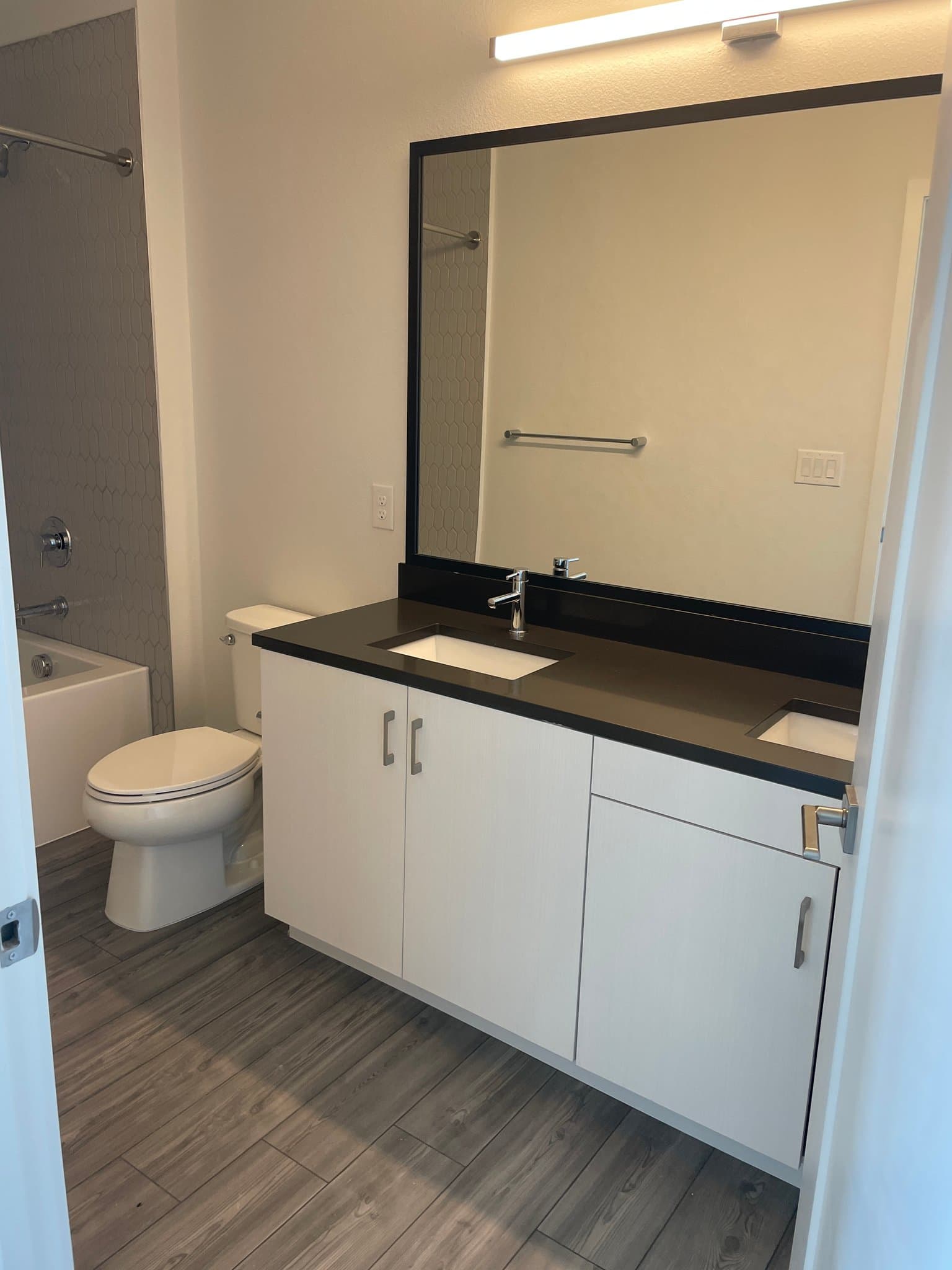 Aurora Single Room: 12600 E Colfax Ave