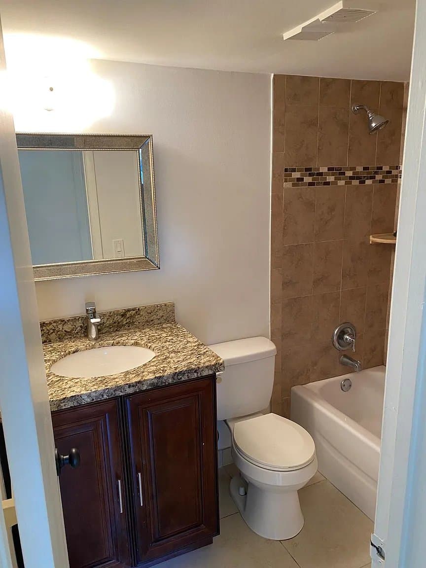 BOCA RATON Condo: 21900 LAKE FOREST CIR