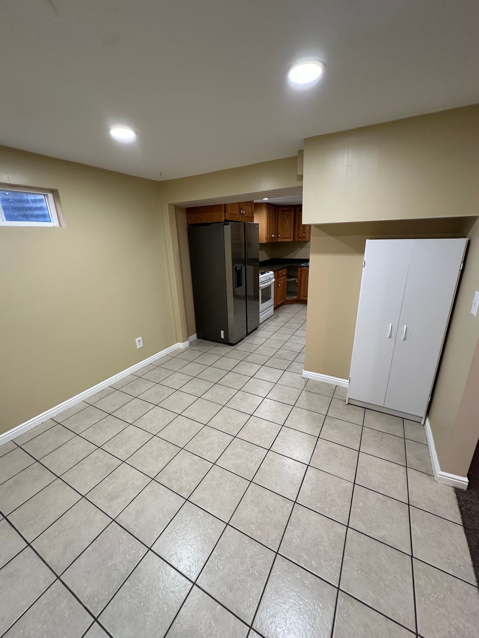 Sandy House: 9902 S Sego Lily Dr