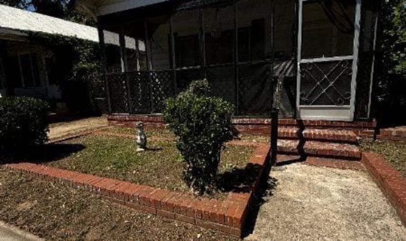 Augusta House: 1947 Ellis Street