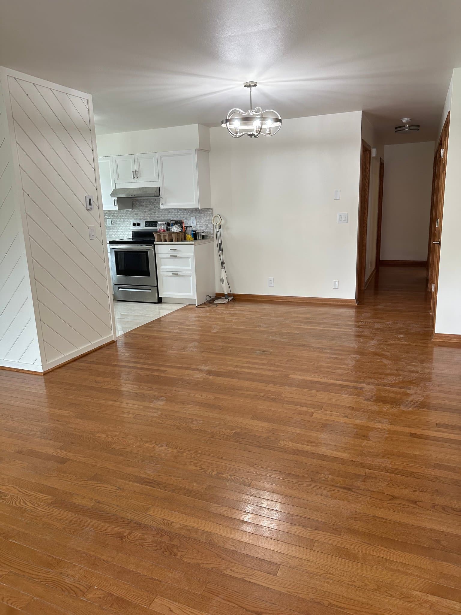 Eau Claire House: 3644 Livingston Ln