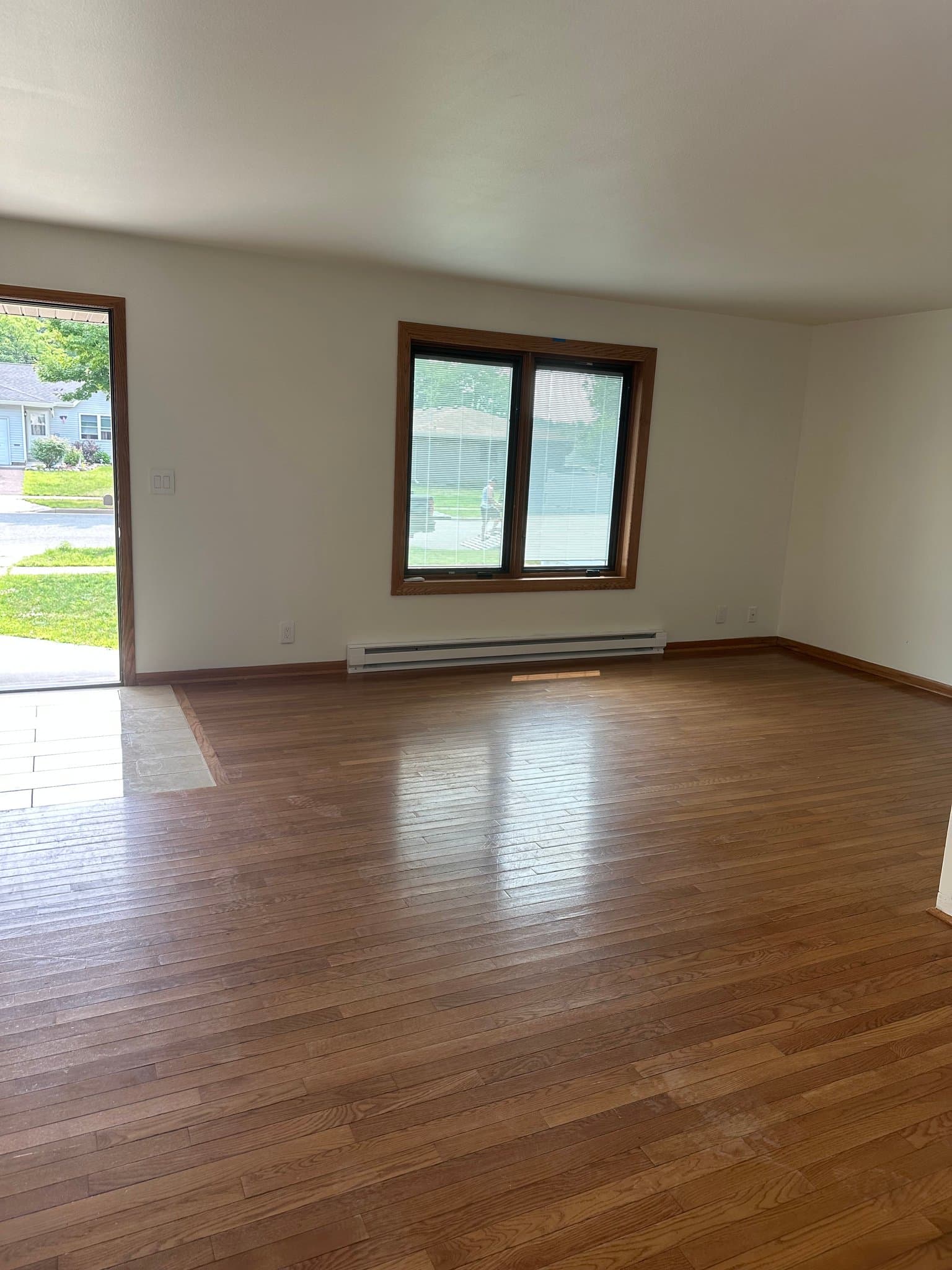 Eau Claire House: 3644 Livingston Ln