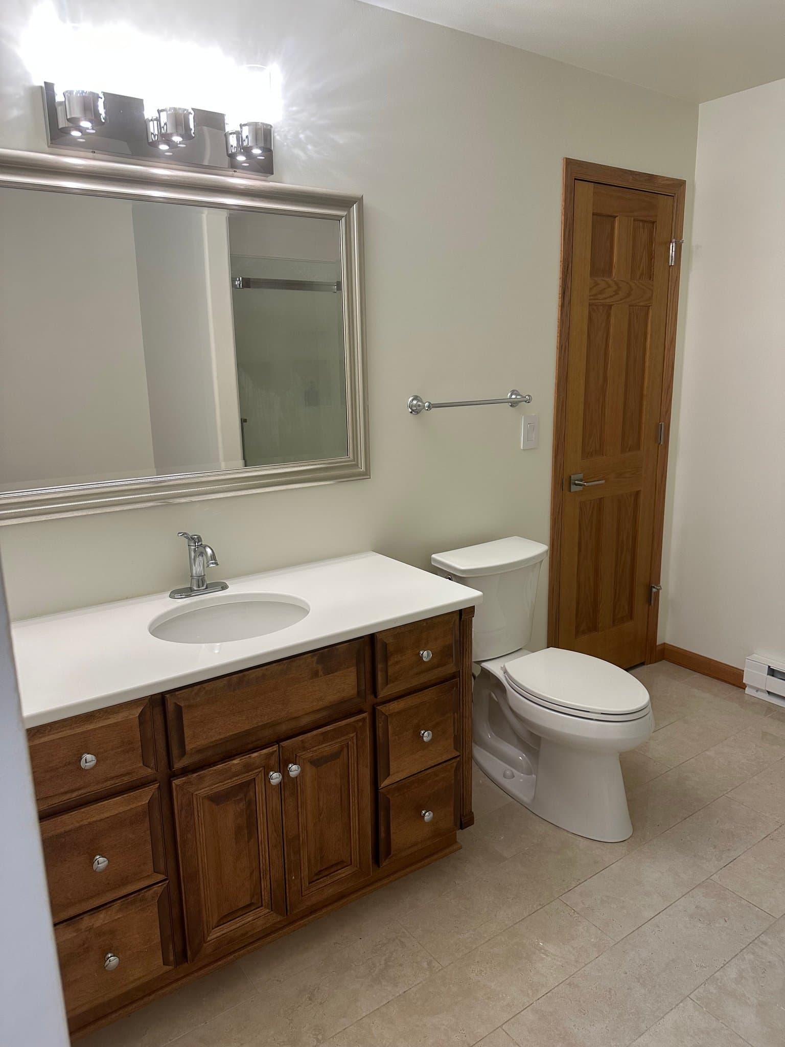 Eau Claire House: 3644 Livingston Ln