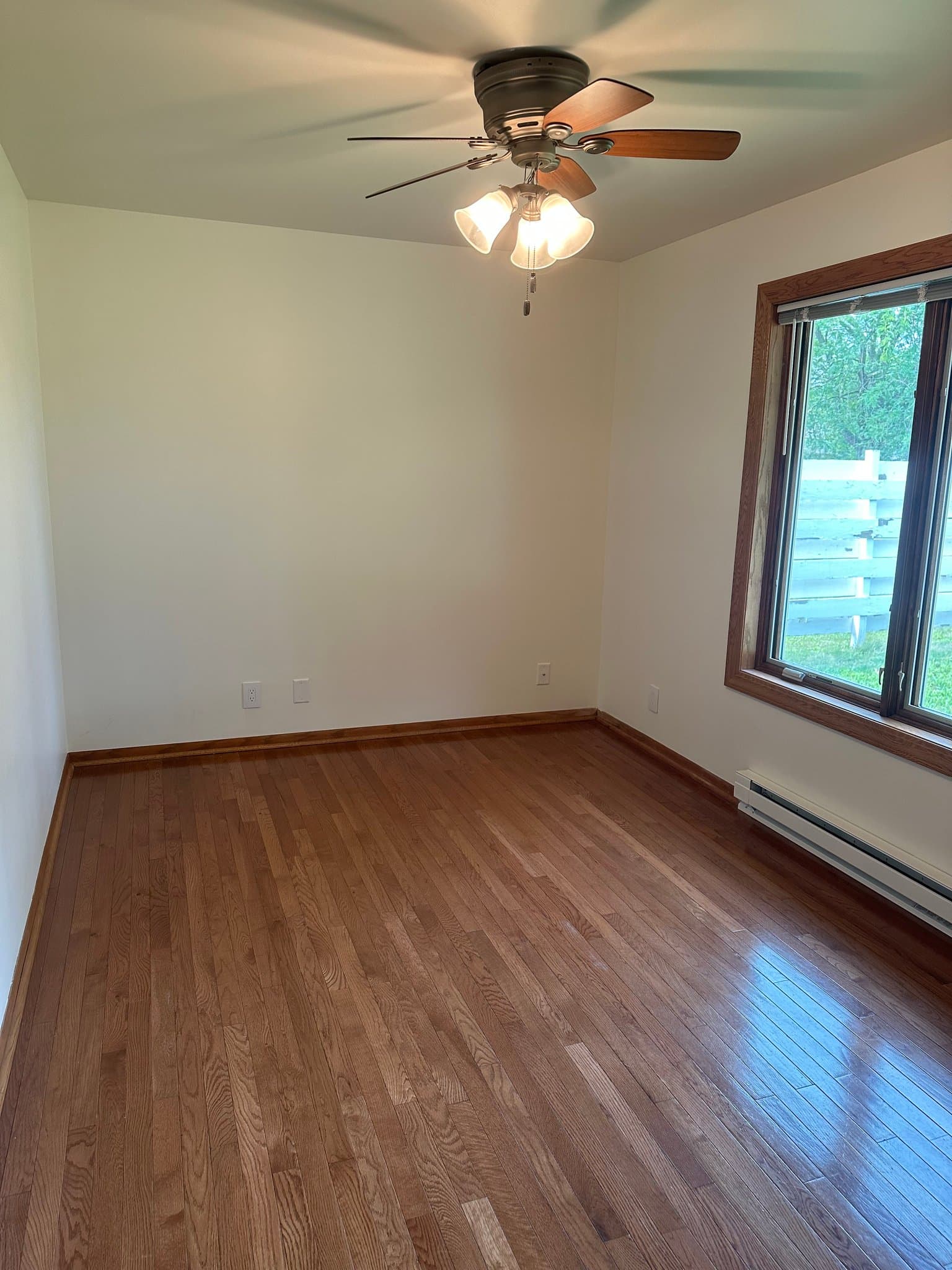 Eau Claire House: 3644 Livingston Ln