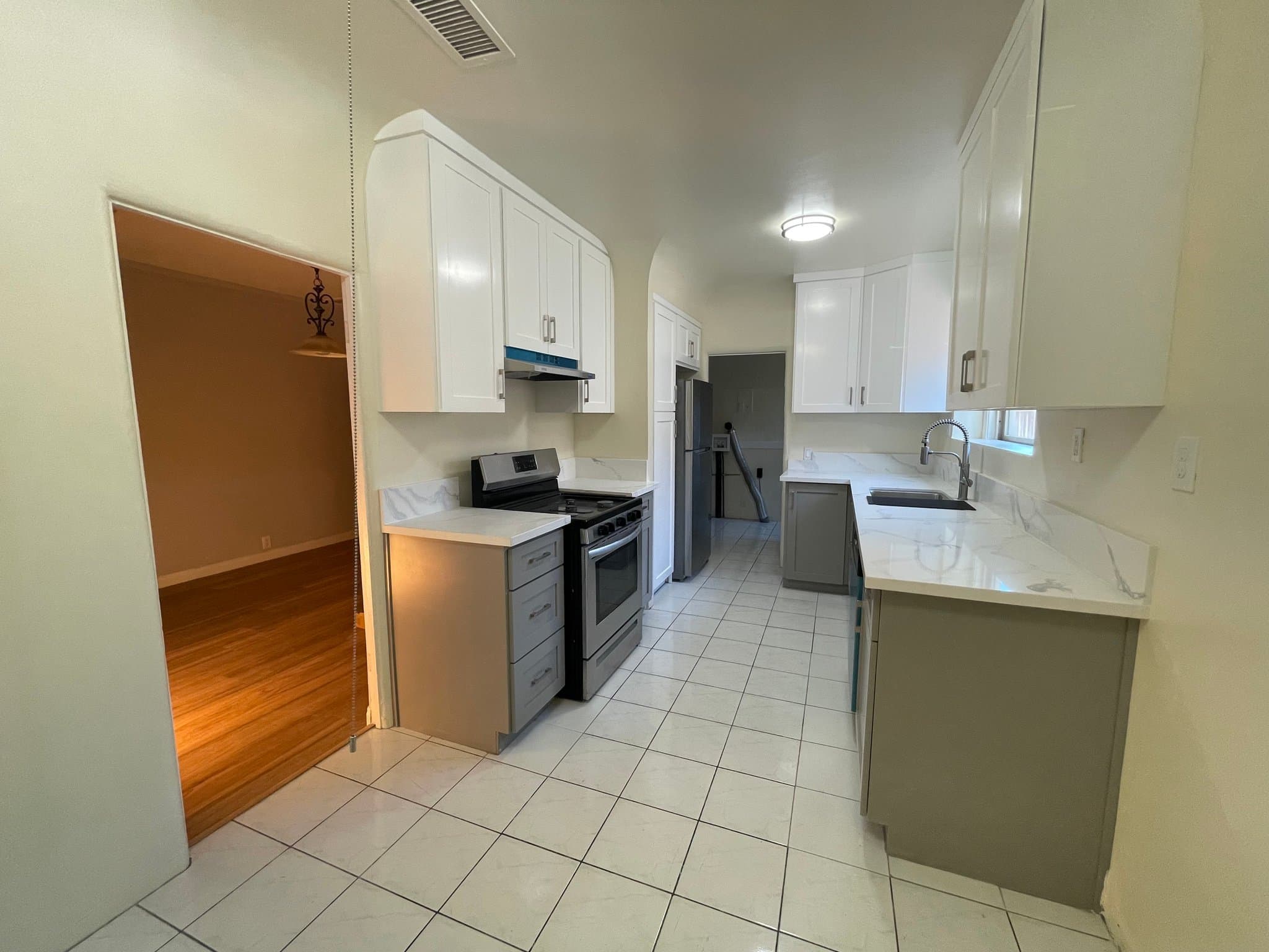 Inglewood House: 8214 S 3rd Ave