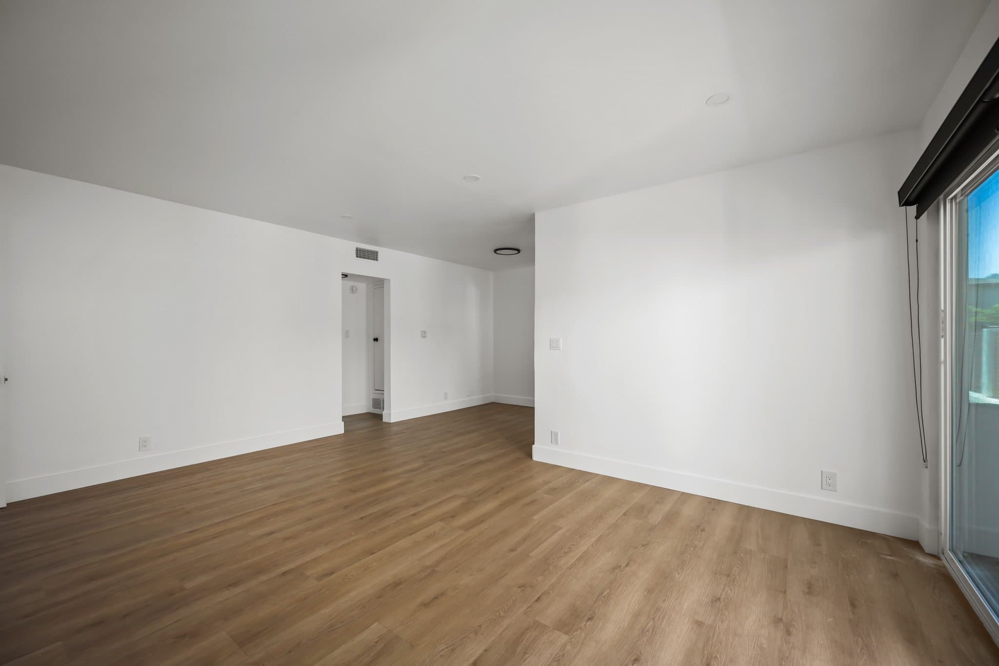 Los Angeles Apartment: 2034 s Garth Avenue