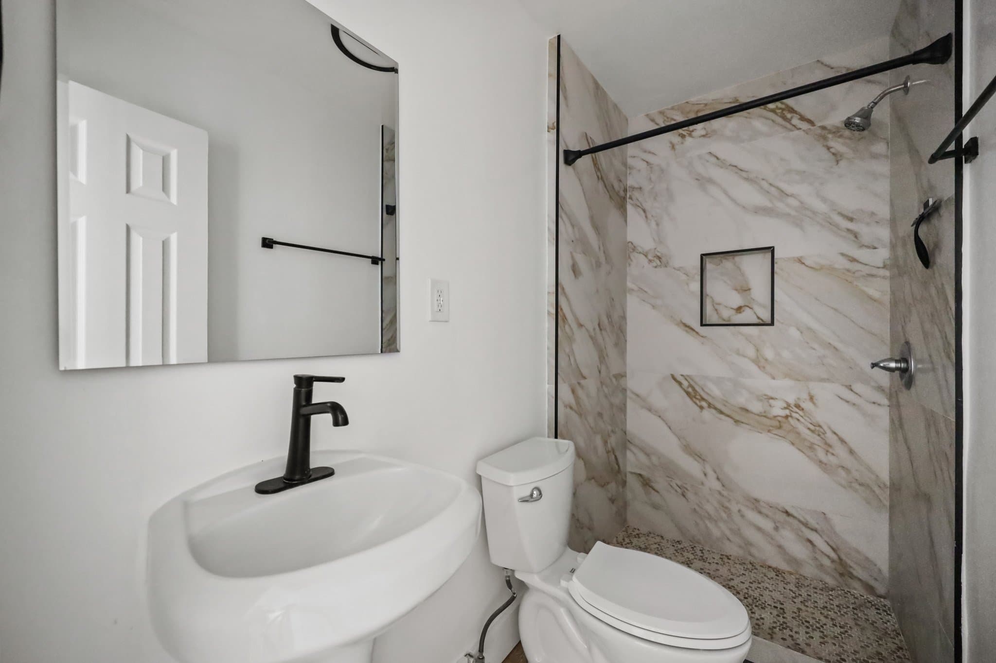 Los Angeles Apartment: 2034 s Garth Avenue