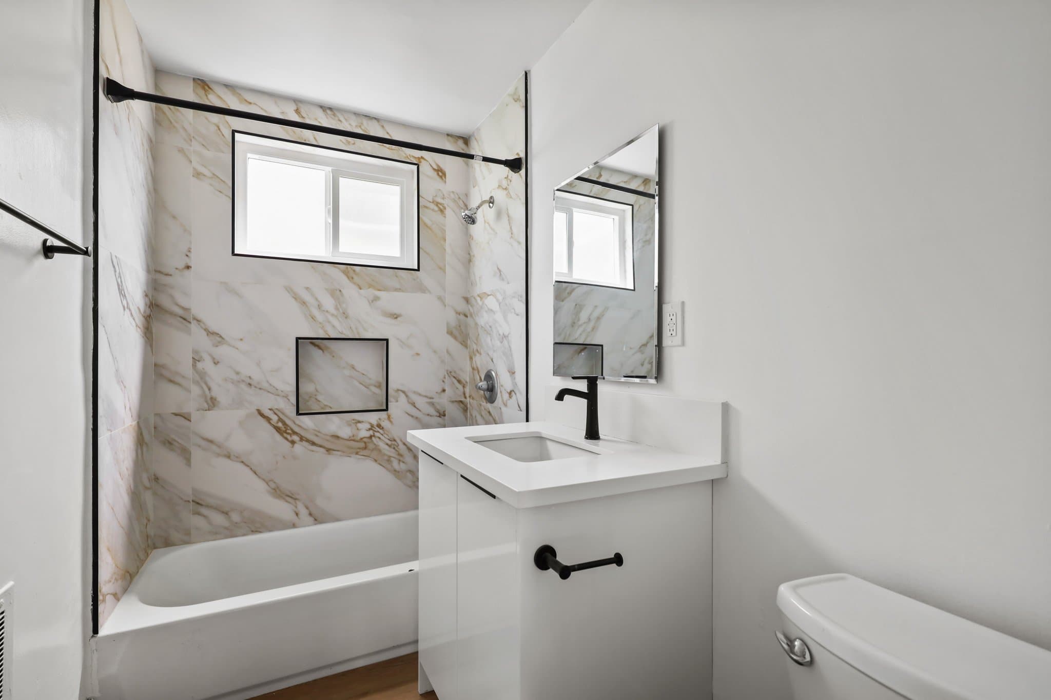 Los Angeles Apartment: 2034 s Garth Avenue