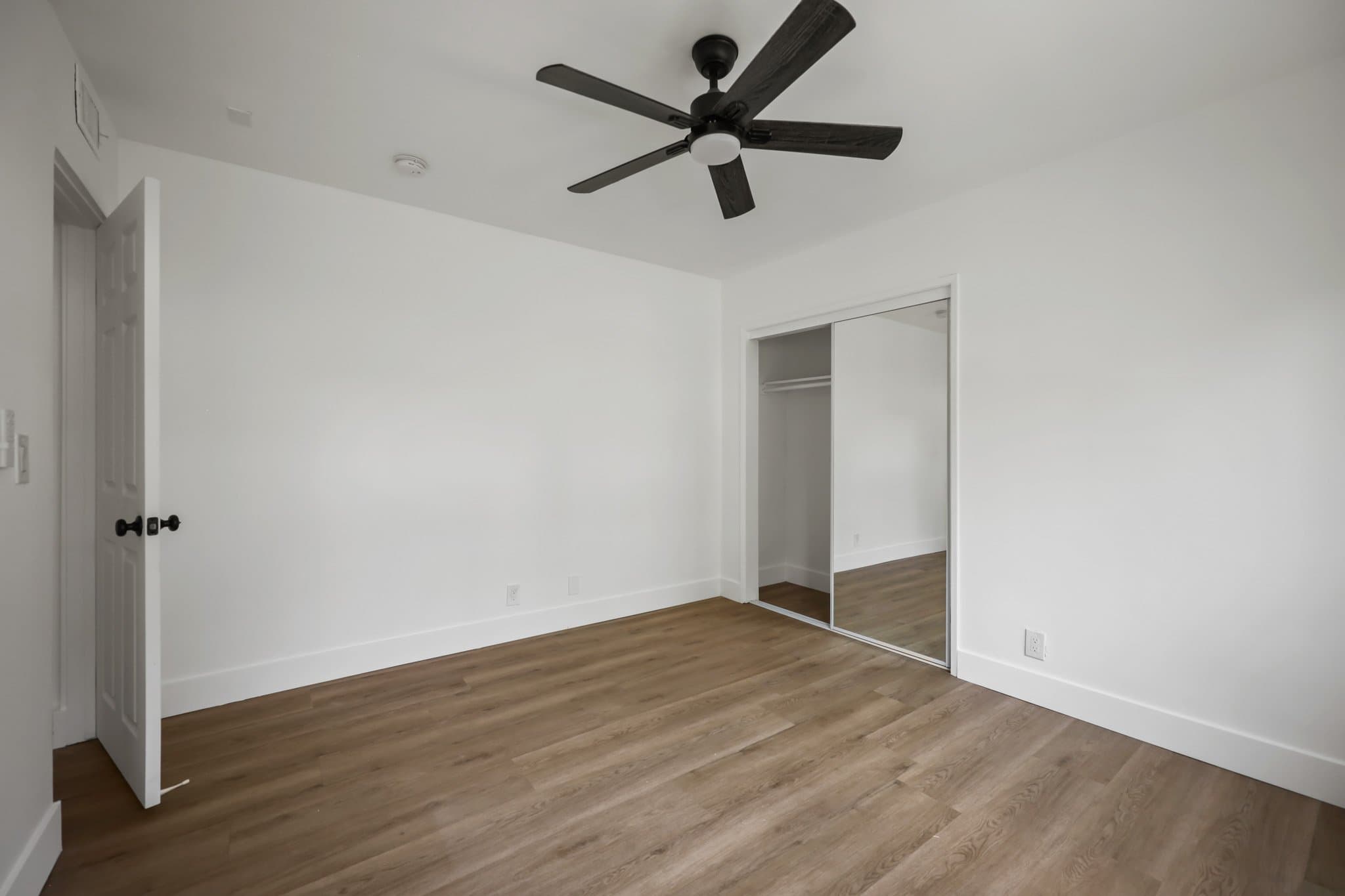 Los Angeles Apartment: 2034 s Garth Avenue