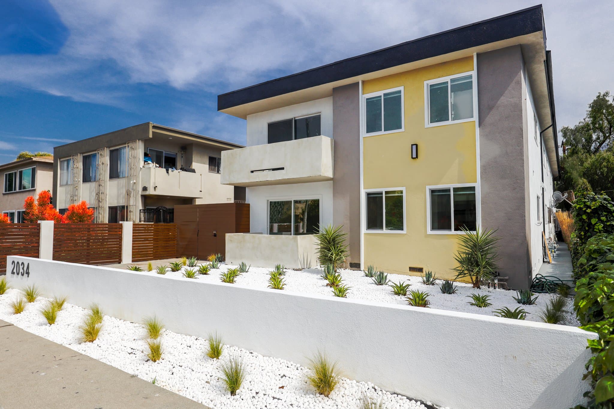 Los Angeles Apartment: 2034 s Garth Avenue