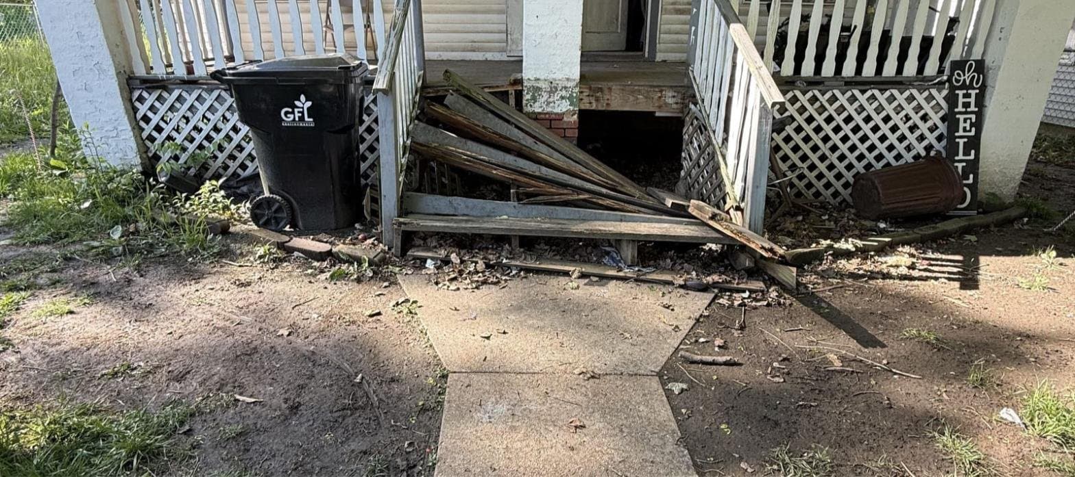 Decatur House: 941 W Waggoner St
