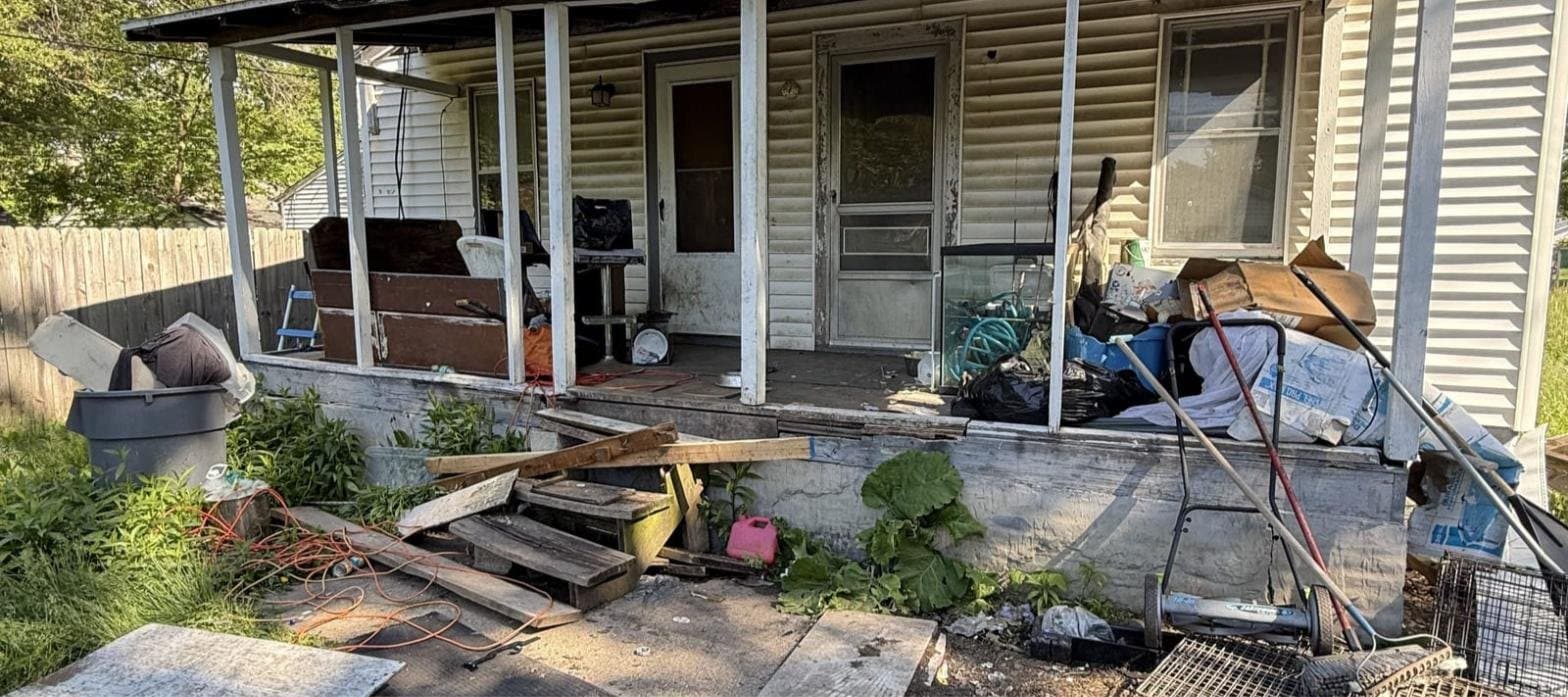 Decatur House: 941 W Waggoner St