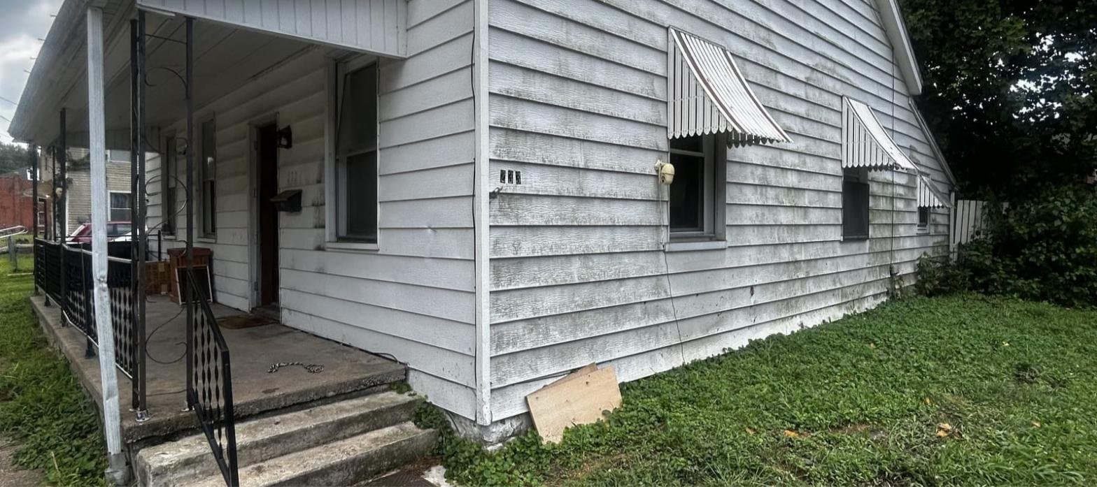 Belleville House: 233 N 11th St
