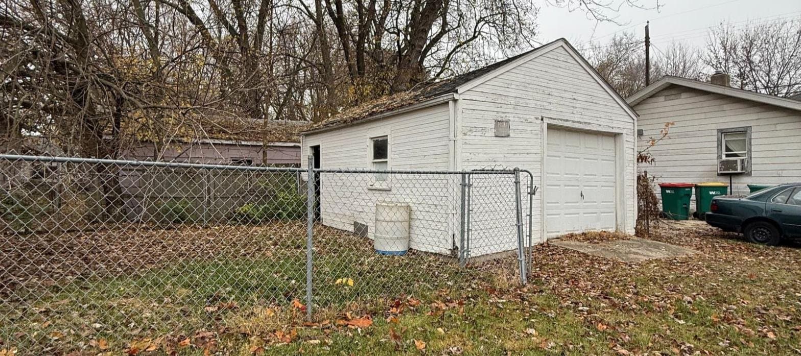 Decatur House: 1652 E Hickory St