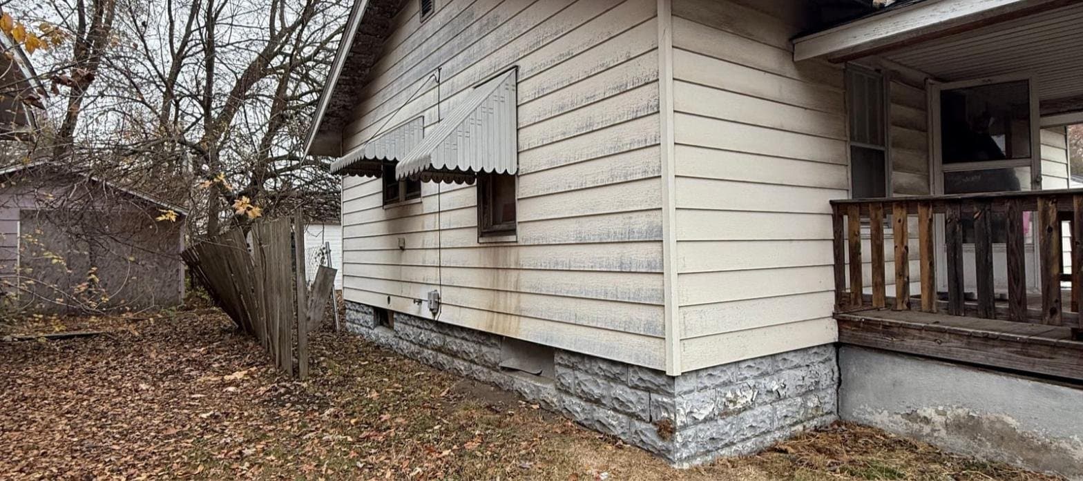 Decatur House: 1652 E Hickory St