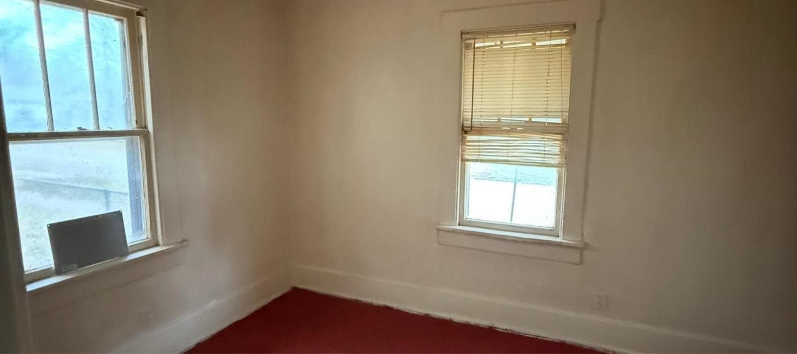 Decatur House: 1652 E Hickory St