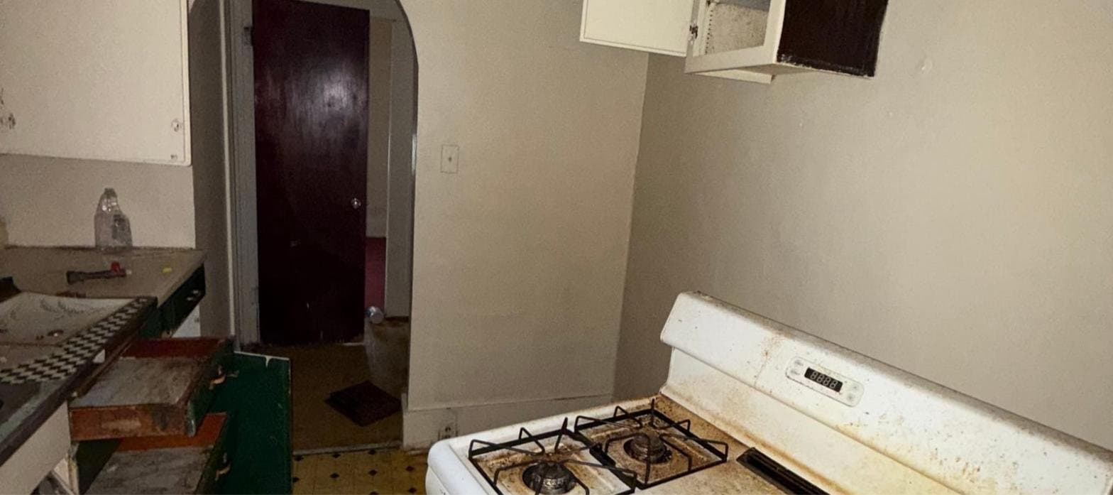 Decatur House: 1652 E Hickory St