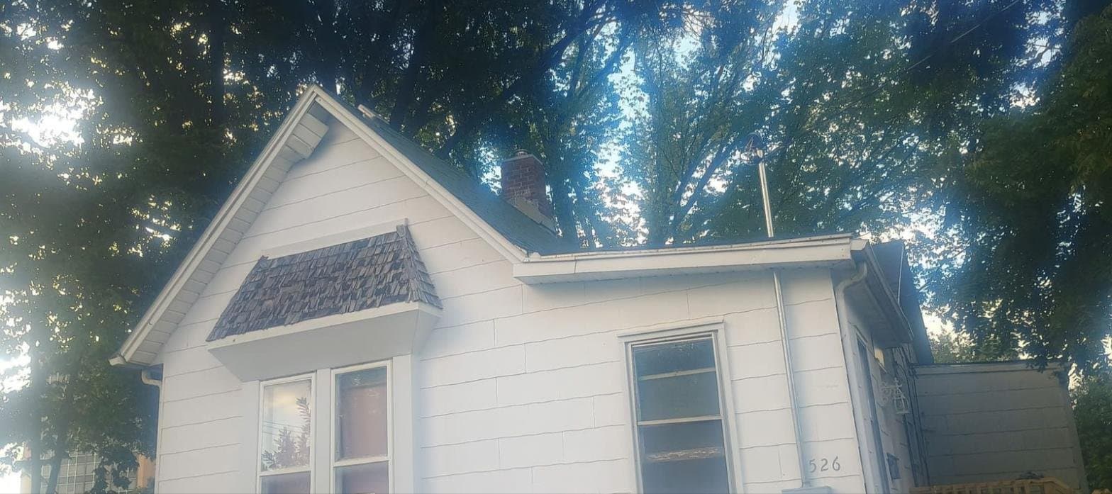 Macomb House: 526 W Chandler St