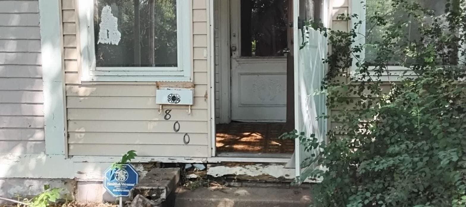 Peoria House: 800 S Greenlawn Ave