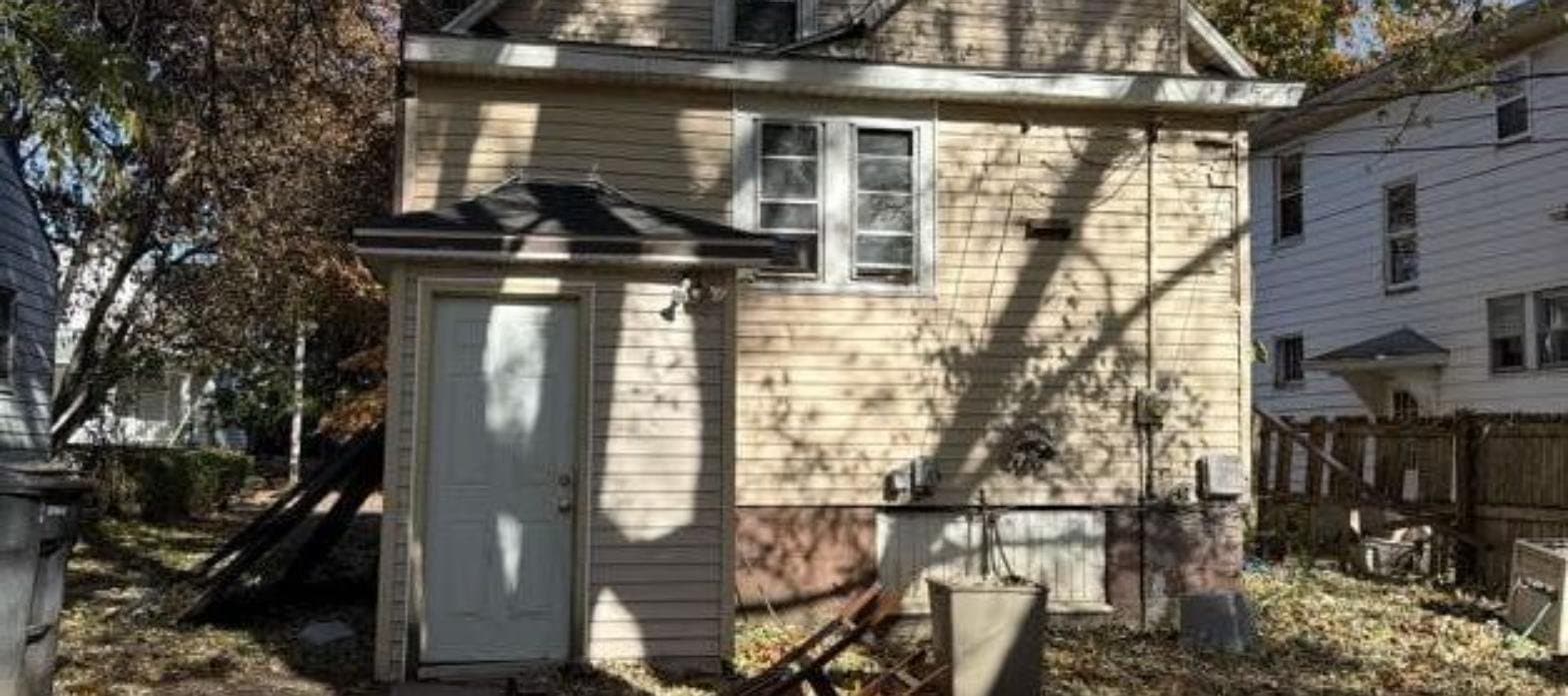 Decatur House: 989 W Packard Ave