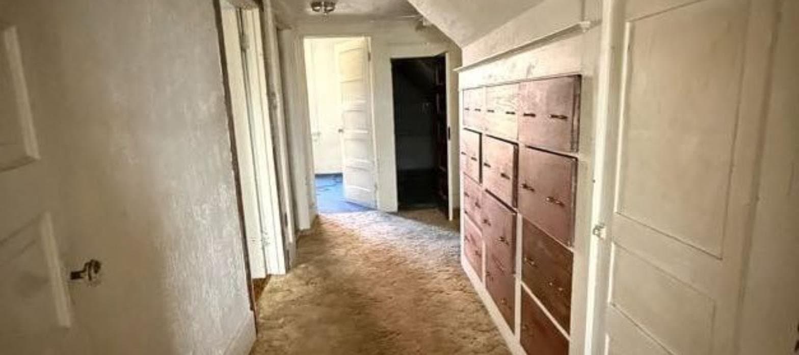 Decatur House: 989 W Packard Ave