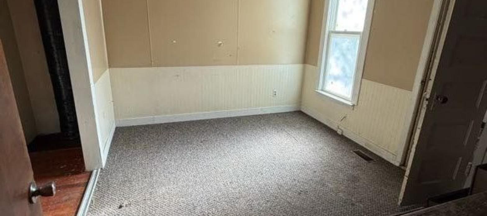 Decatur House: 989 W Packard Ave