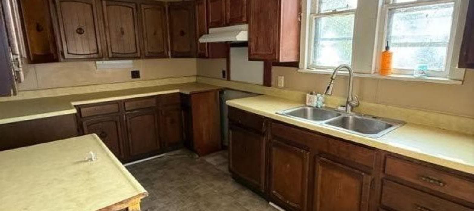 Decatur House: 989 W Packard Ave