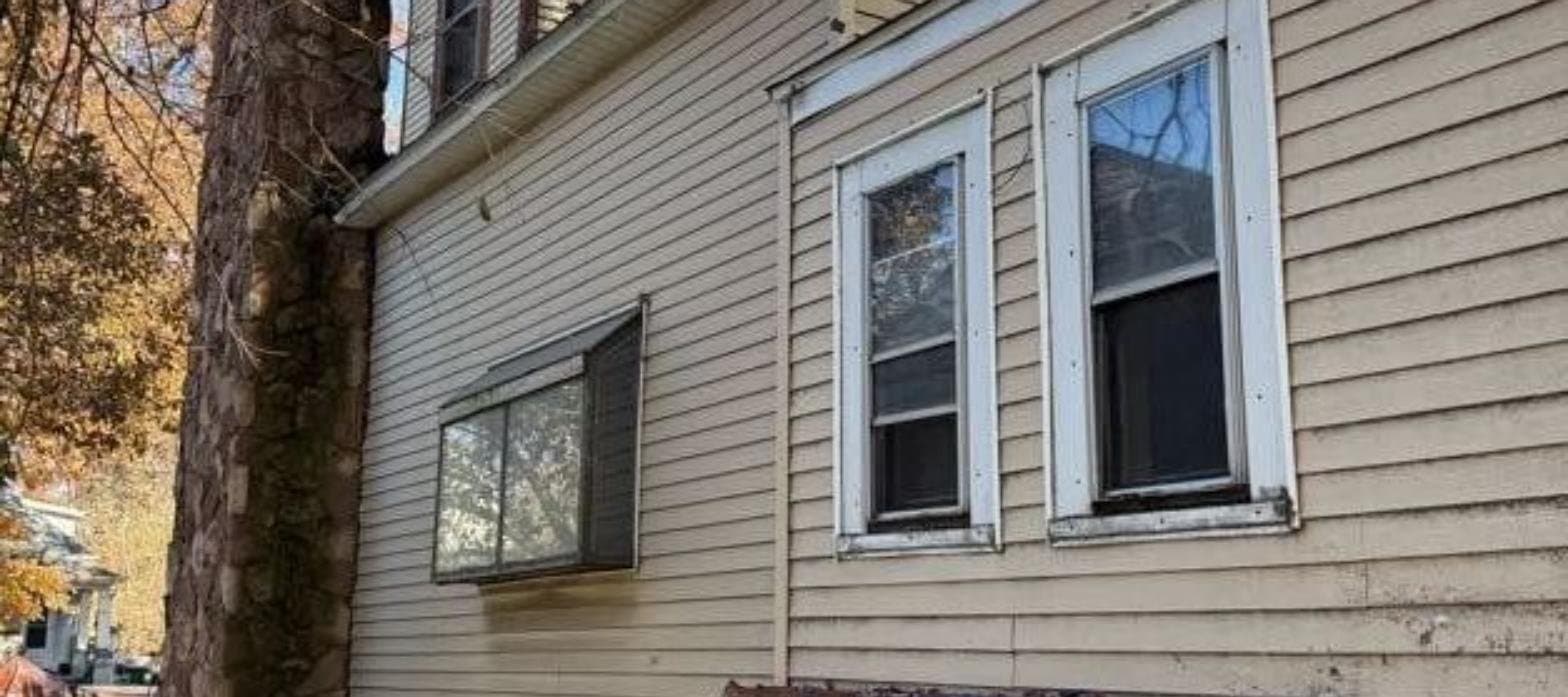 Decatur House: 989 W Packard Ave