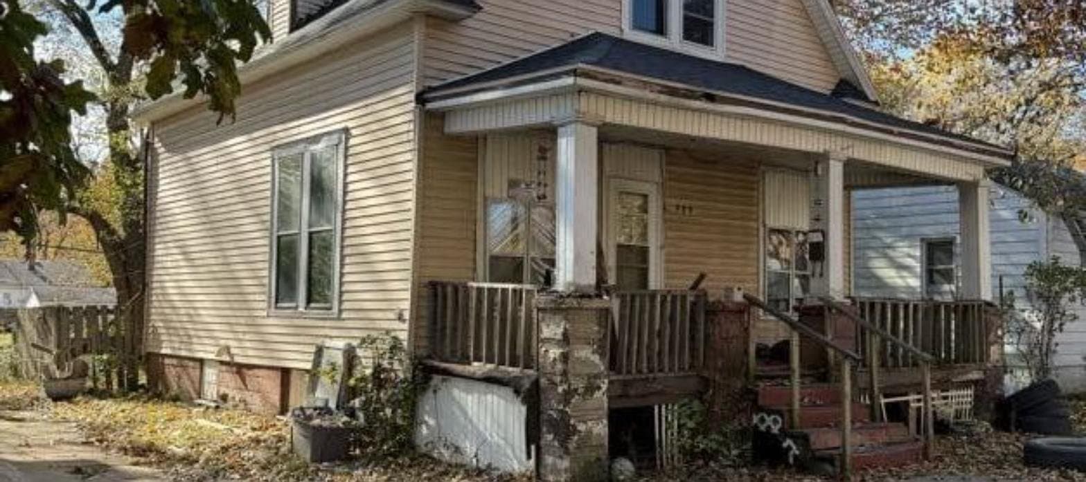 Decatur House: 989 W Packard Ave