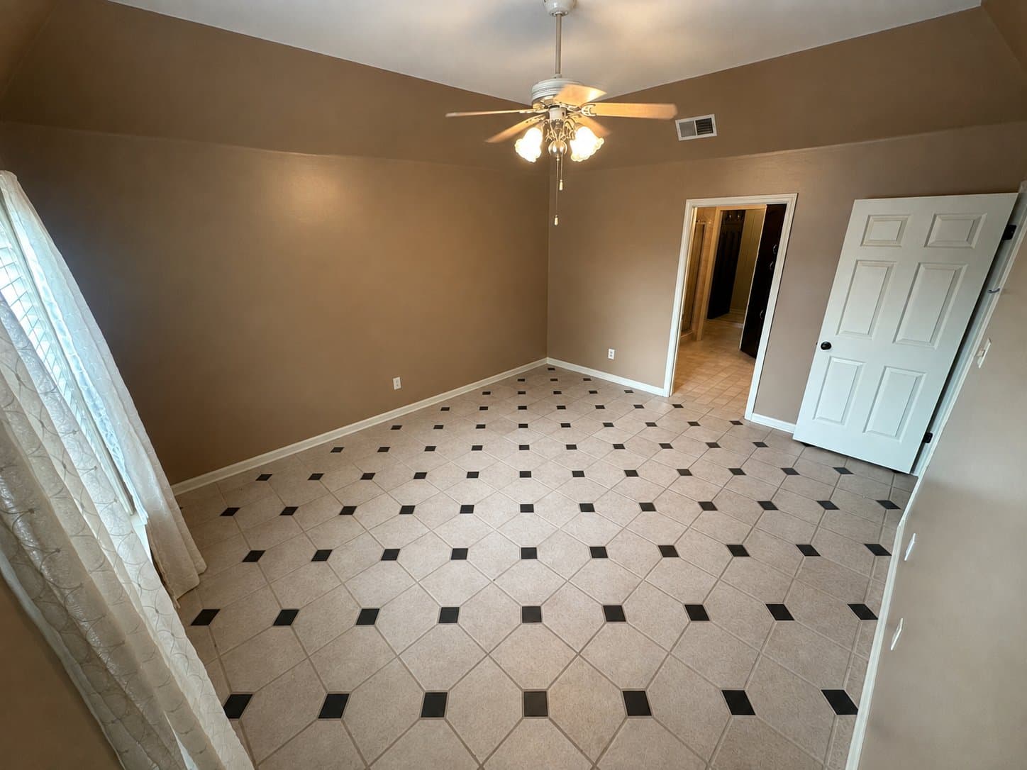 Lakeland House: 3211 Shadow Green Ln