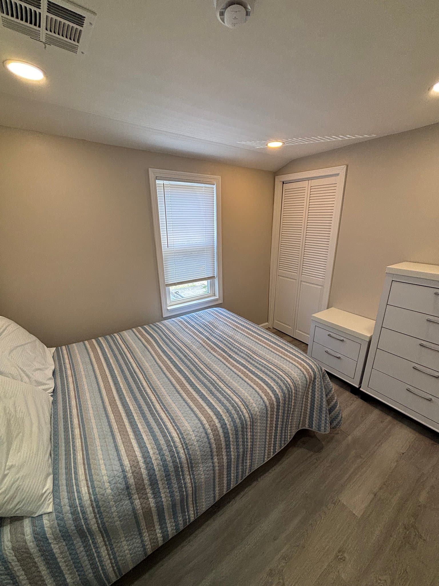 Hampton House: 6 Epping Avenue