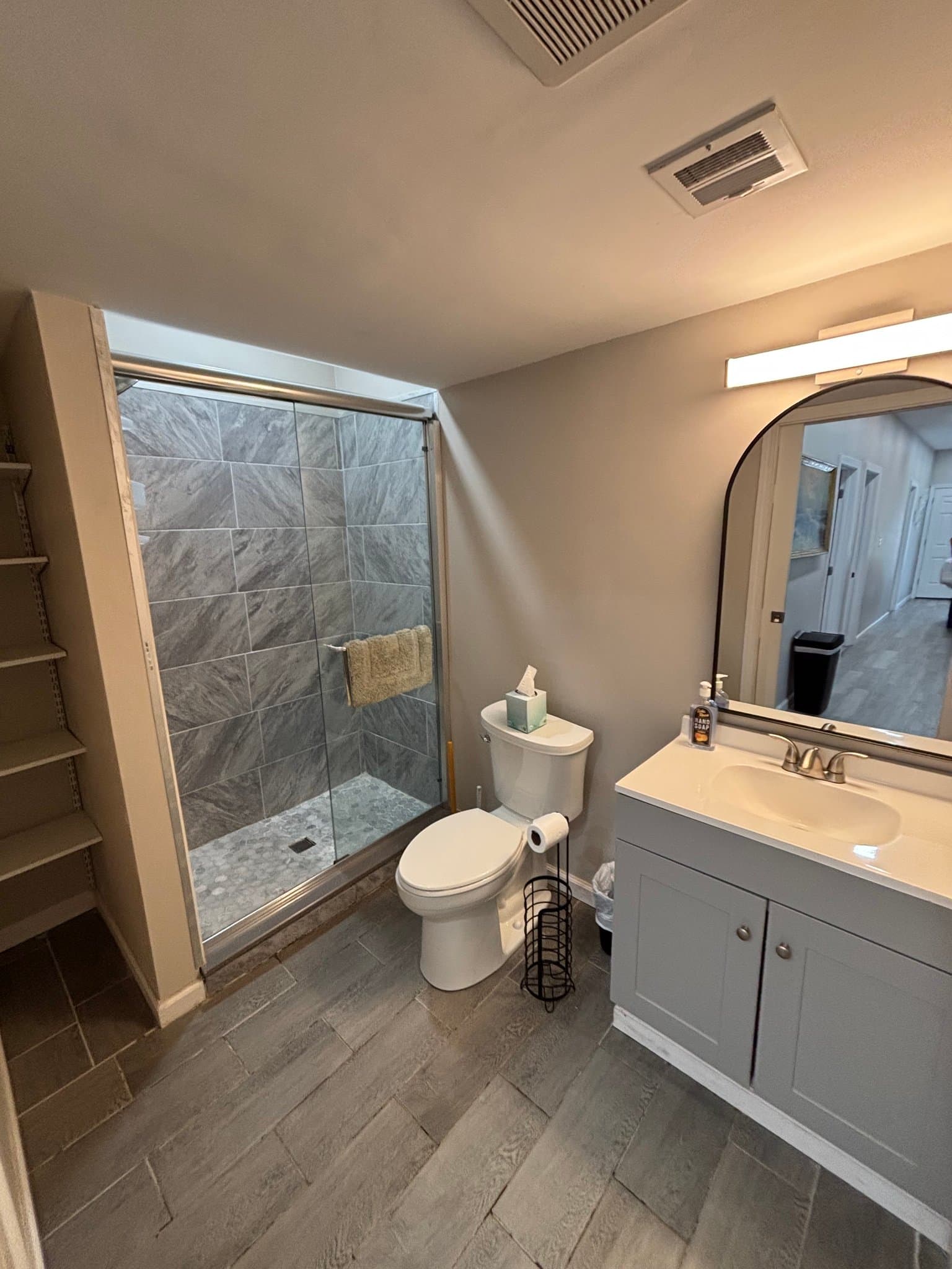 Hampton House: 6 Epping Avenue