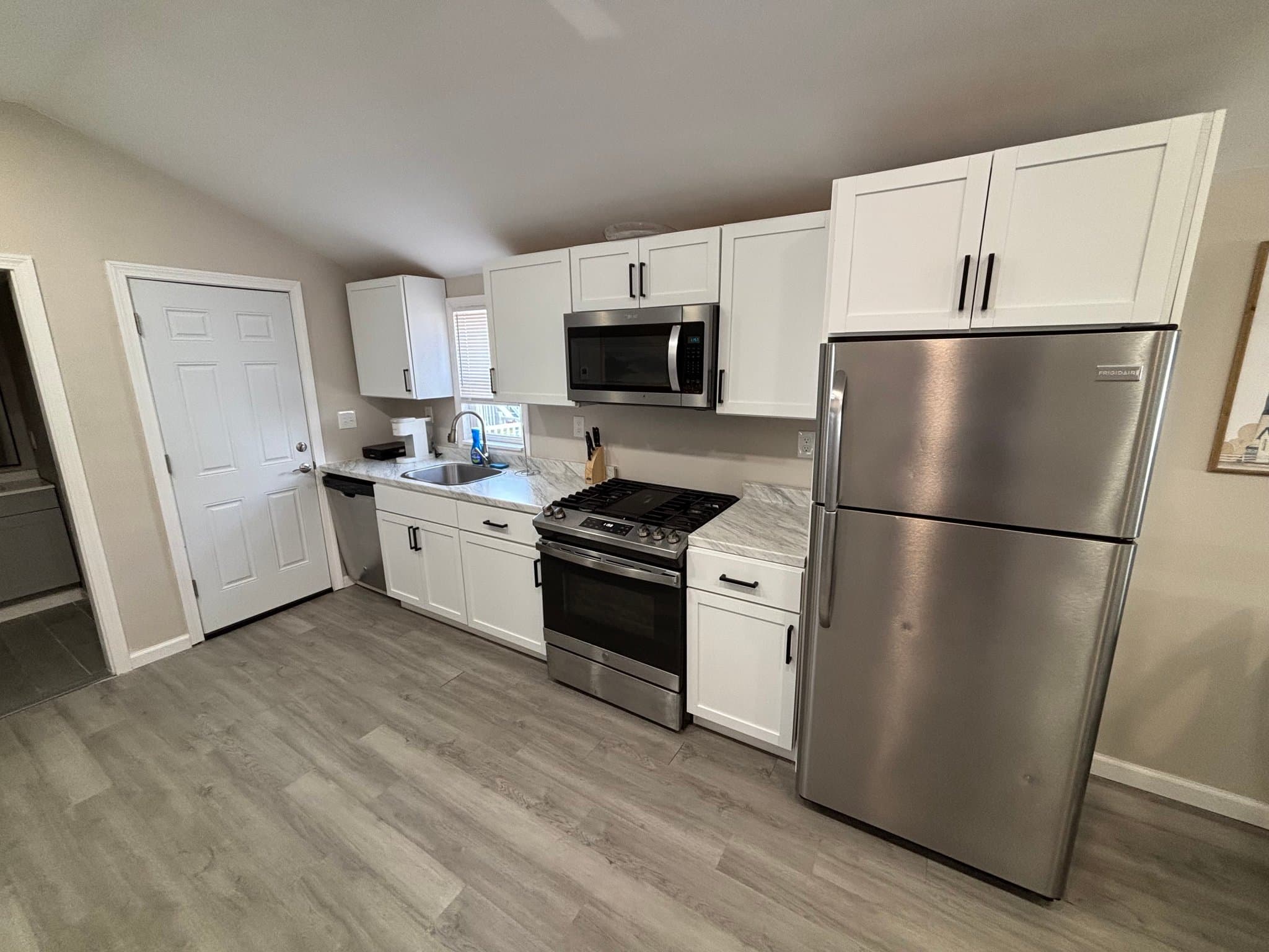 Hampton House: 6 Epping Avenue