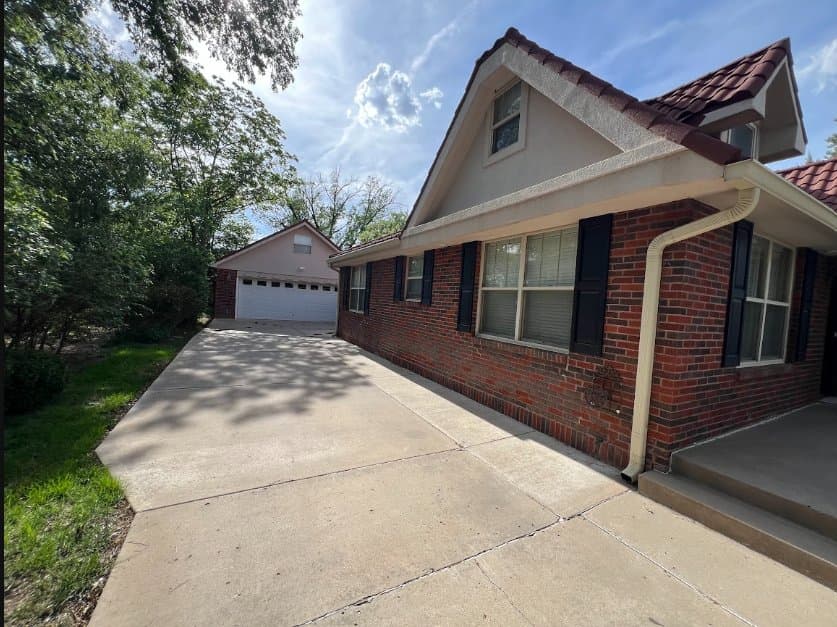 Amarillo House: 1606 S Travis St
