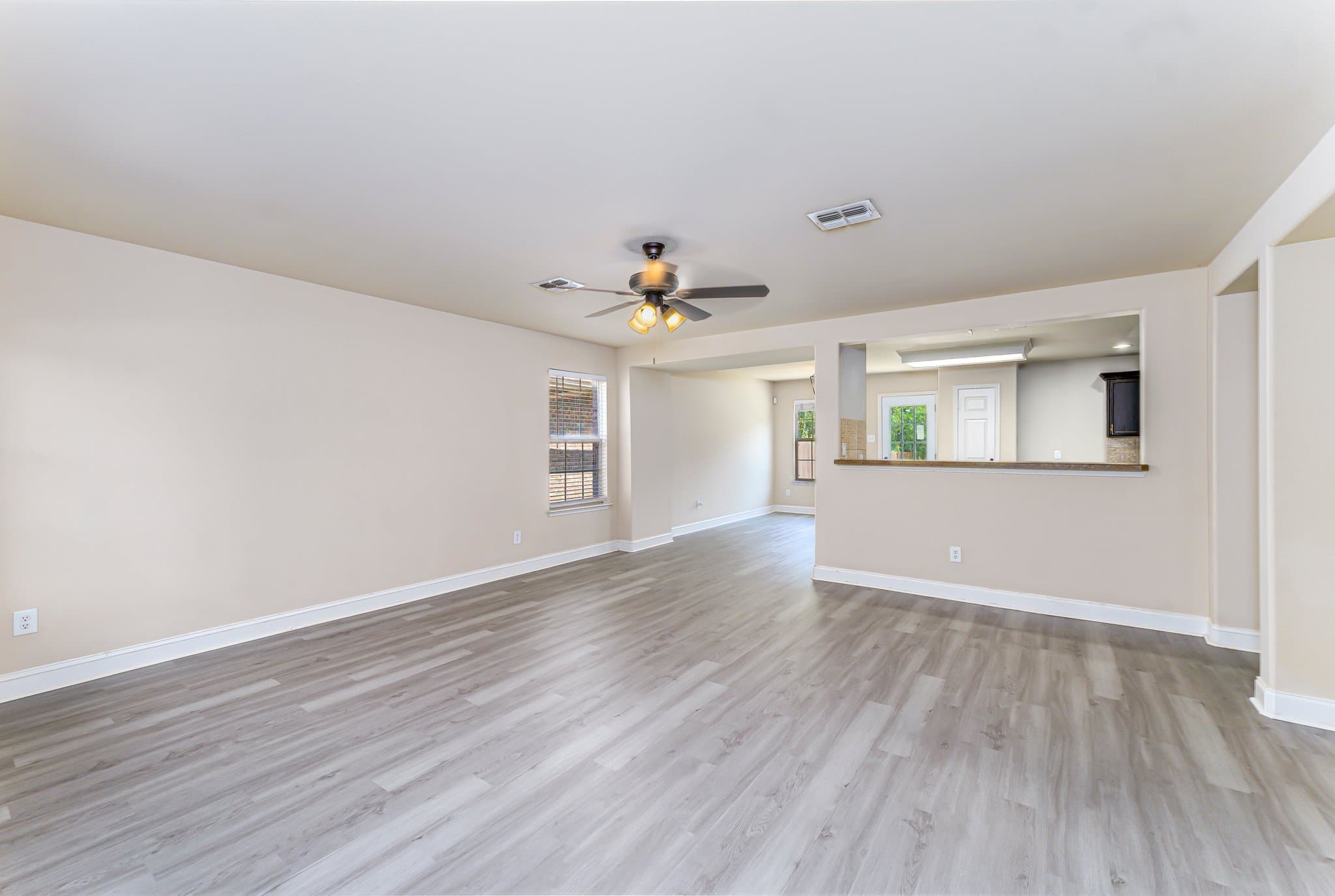 Dallas House: 5946 Harbor Glen Dr