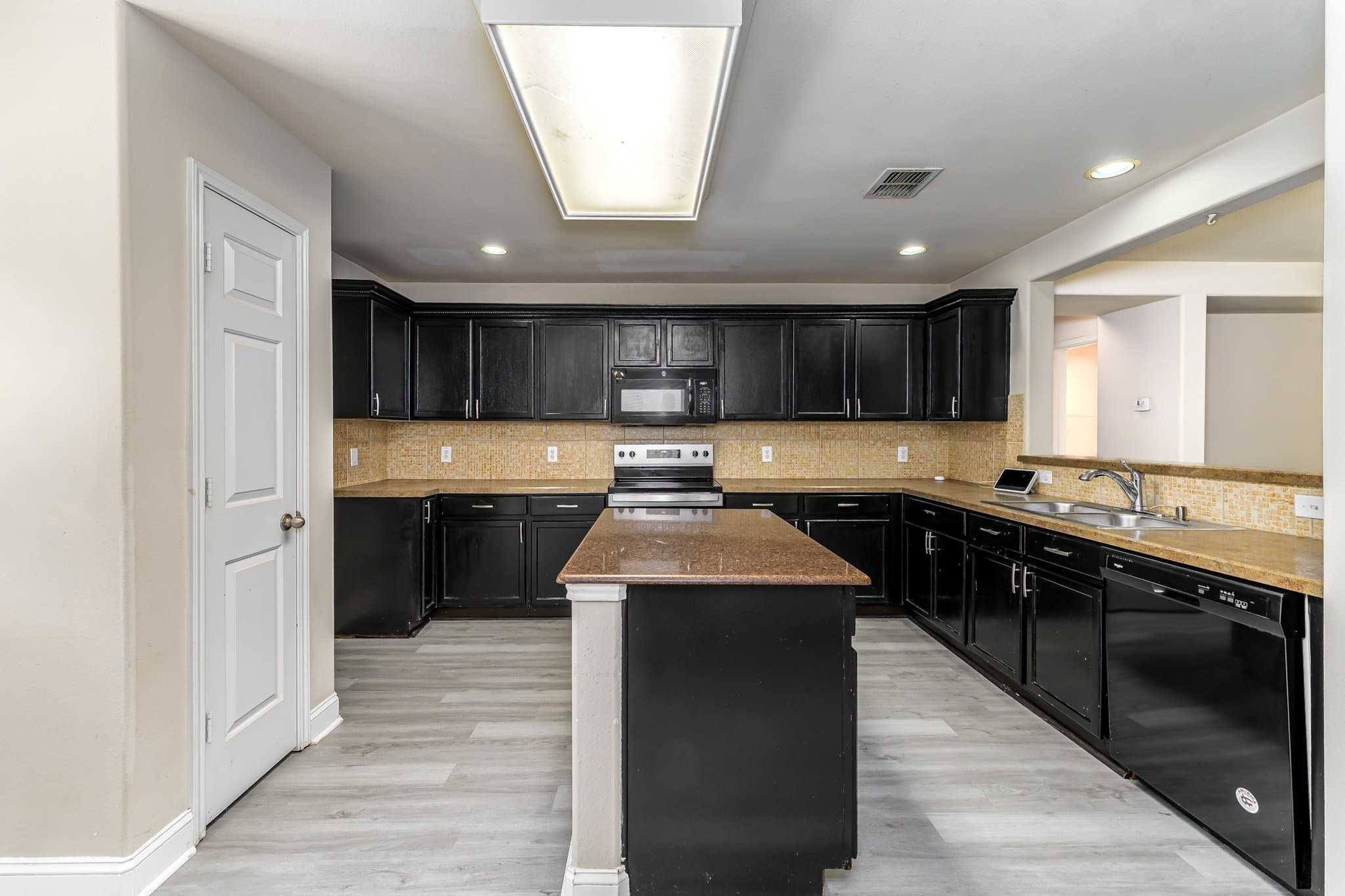 Dallas House: 5946 Harbor Glen Dr