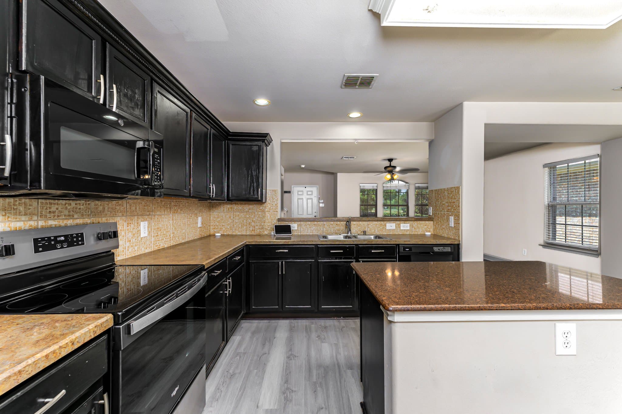 Dallas House: 5946 Harbor Glen Dr