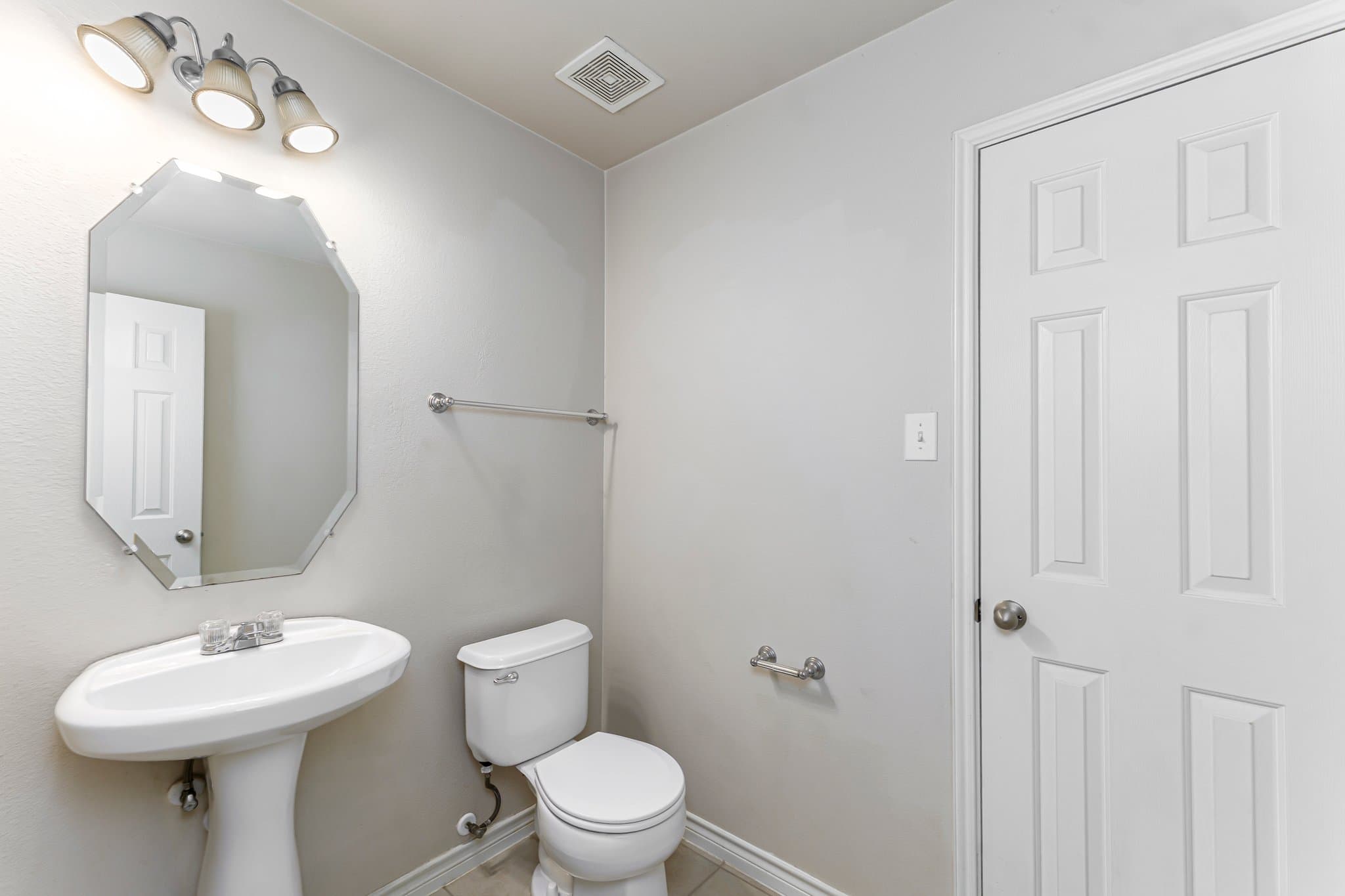 Dallas House: 5946 Harbor Glen Dr