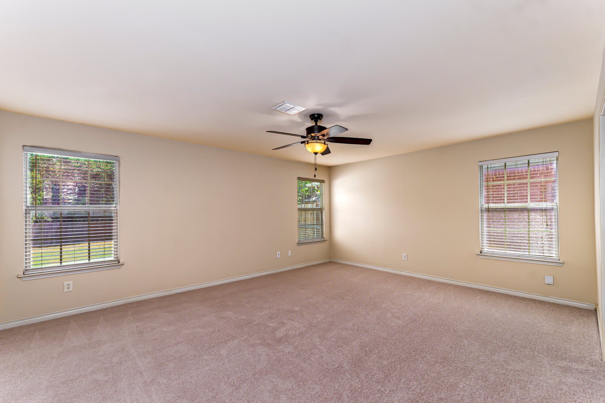 Dallas House: 5946 Harbor Glen Dr
