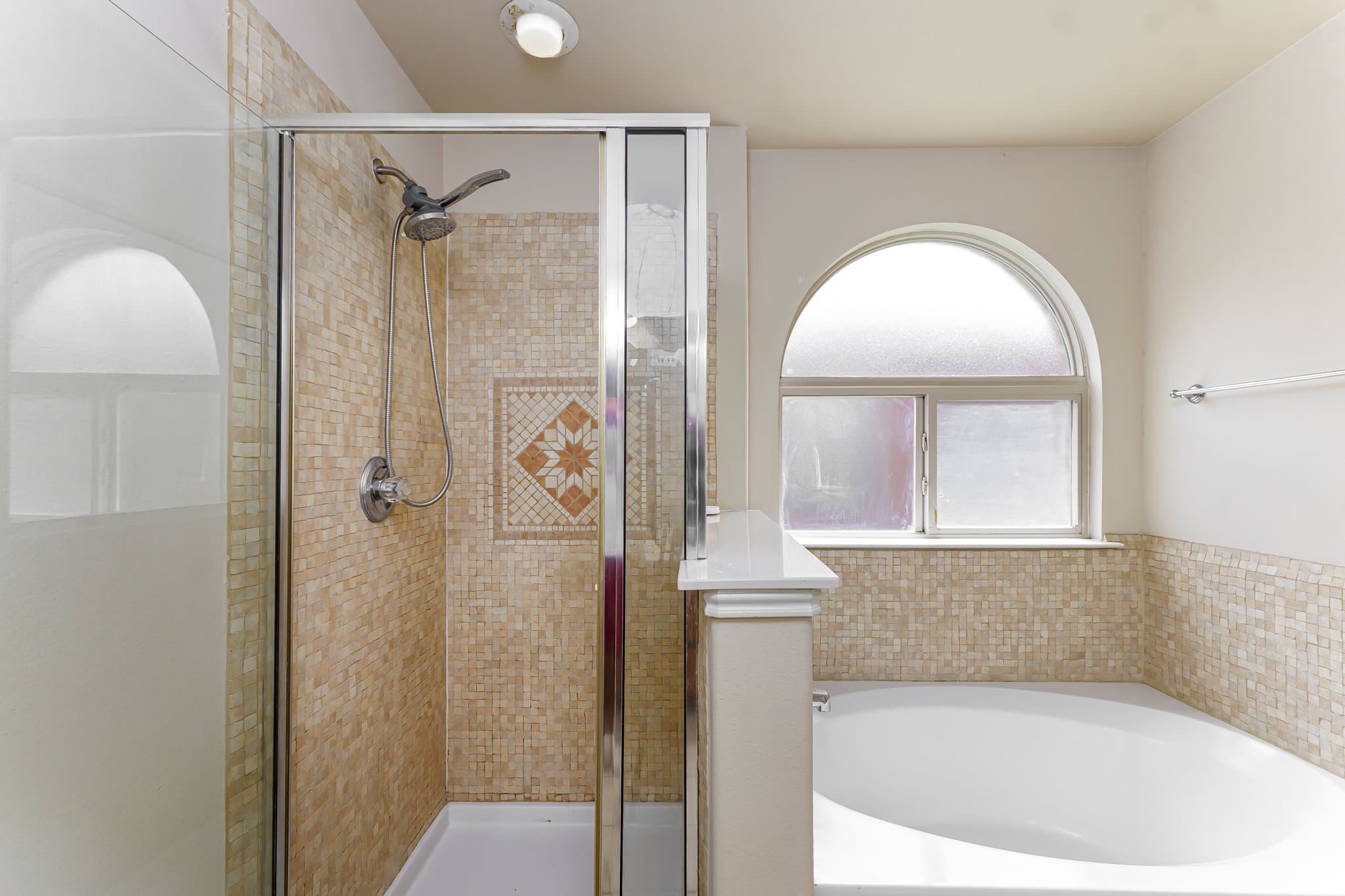 Dallas House: 5946 Harbor Glen Dr