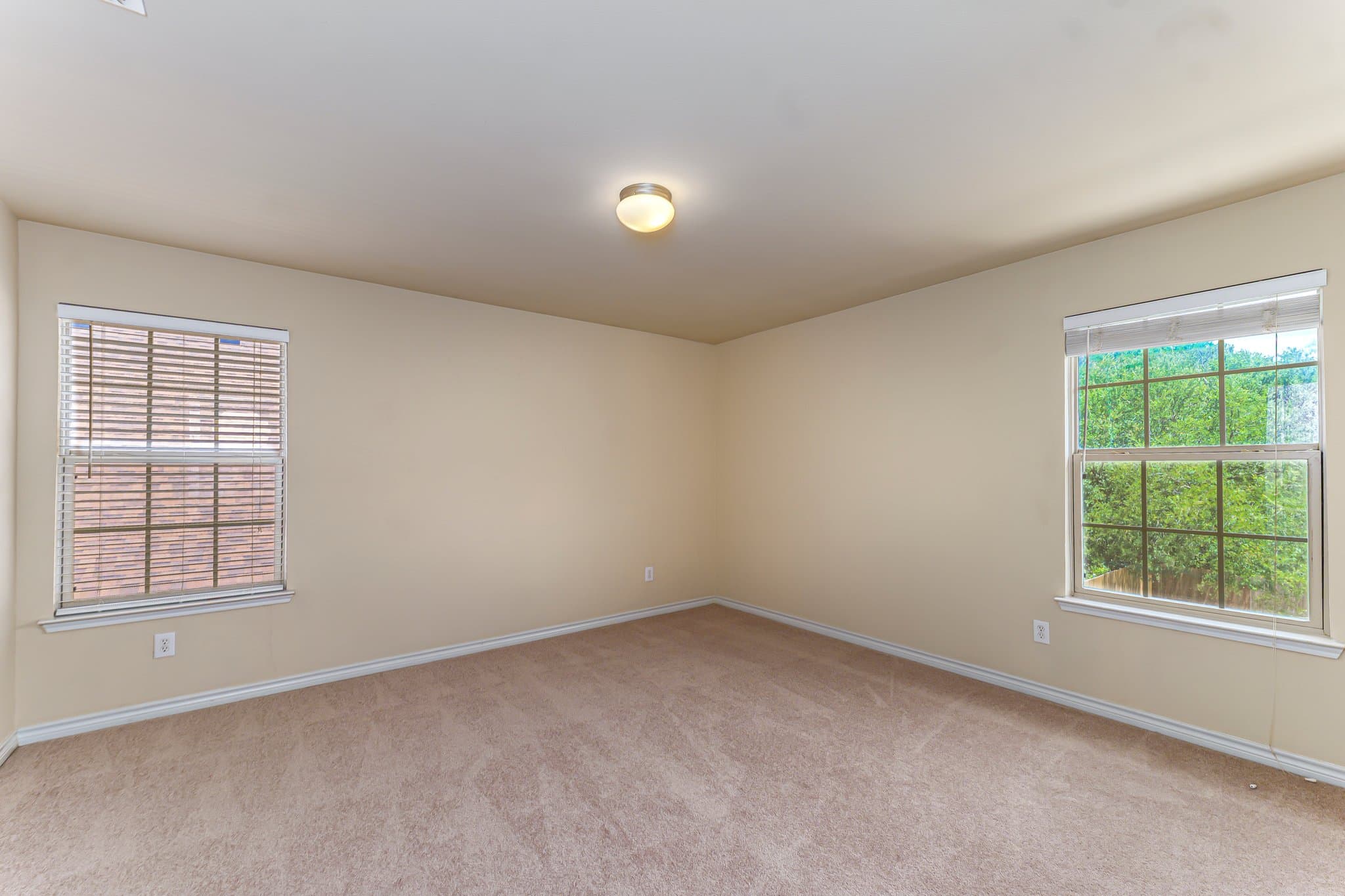 Dallas House: 5946 Harbor Glen Dr