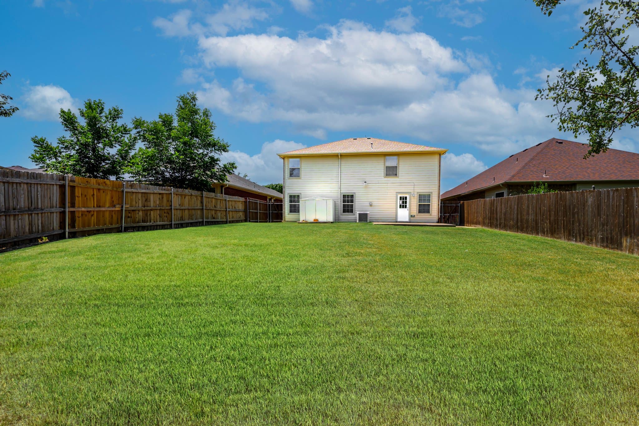 Dallas House: 5946 Harbor Glen Dr