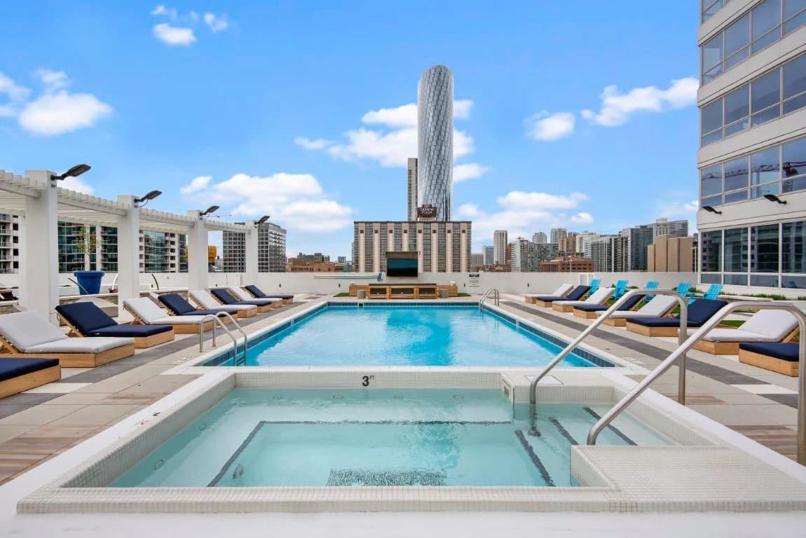 Chicago Condo: 213 S Halsted St