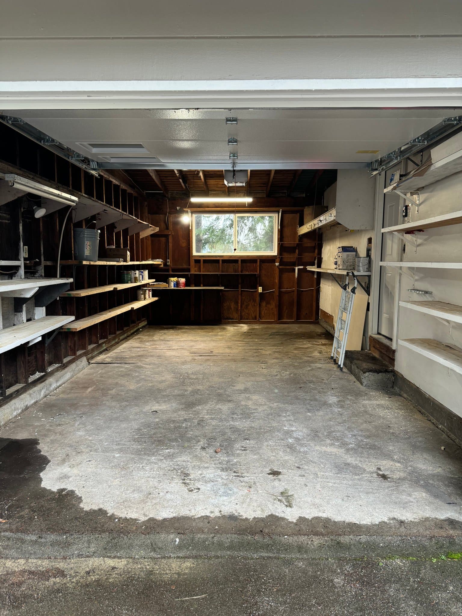 Bellevue House: 16209 Lake Hills Blvd