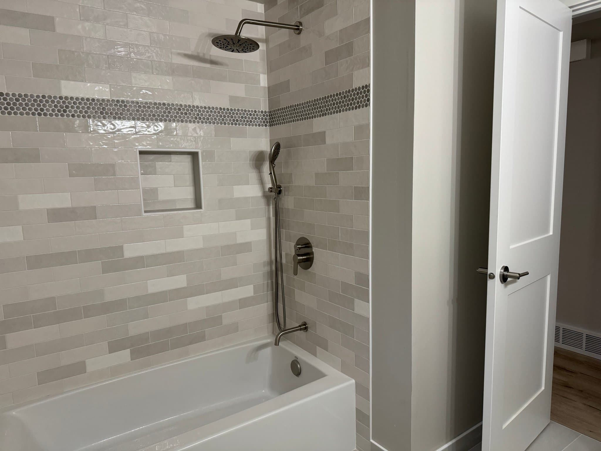 Bellevue House: 16209 Lake Hills Blvd