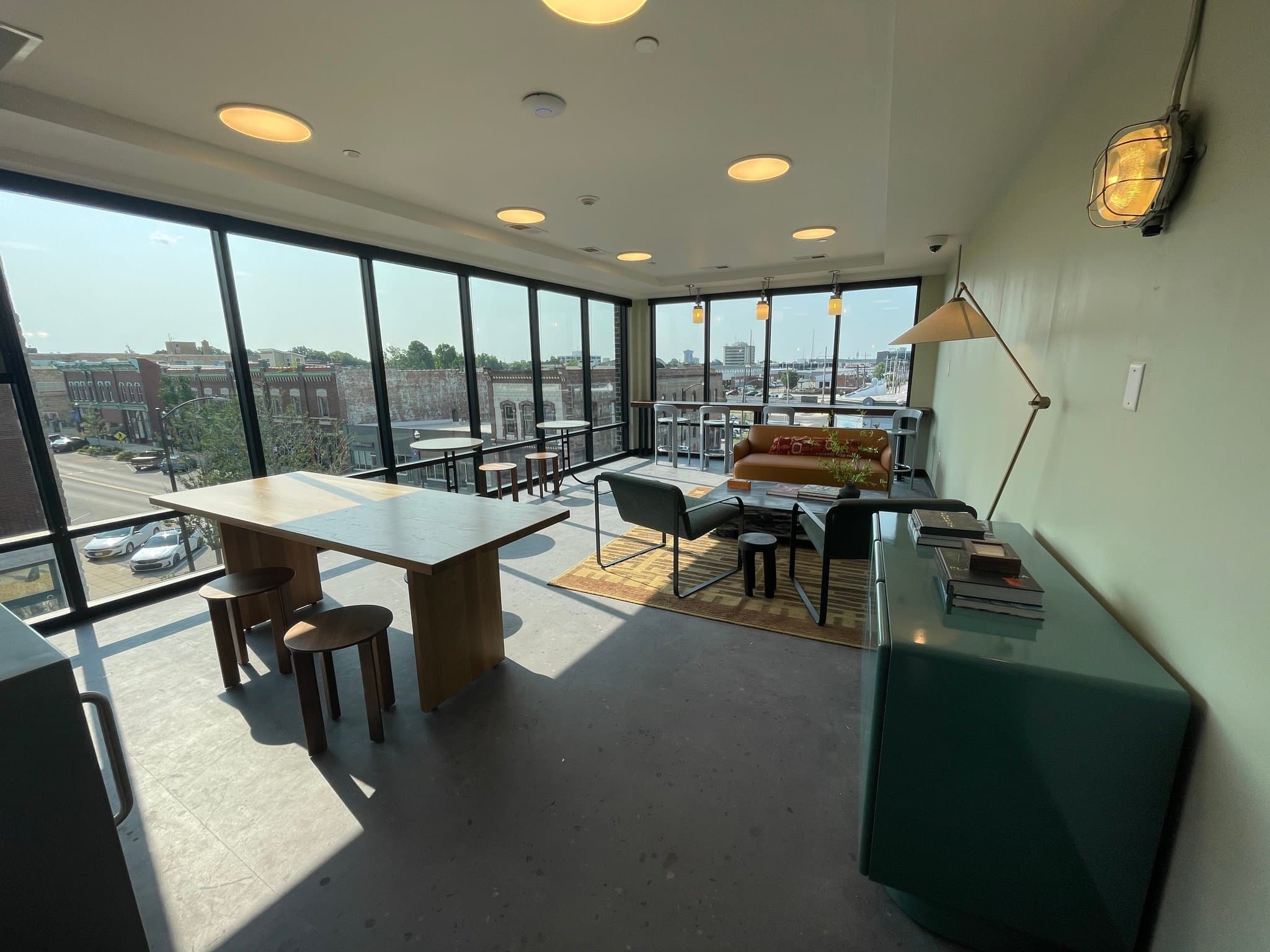 Springfield Apartment: 411 W Commercial